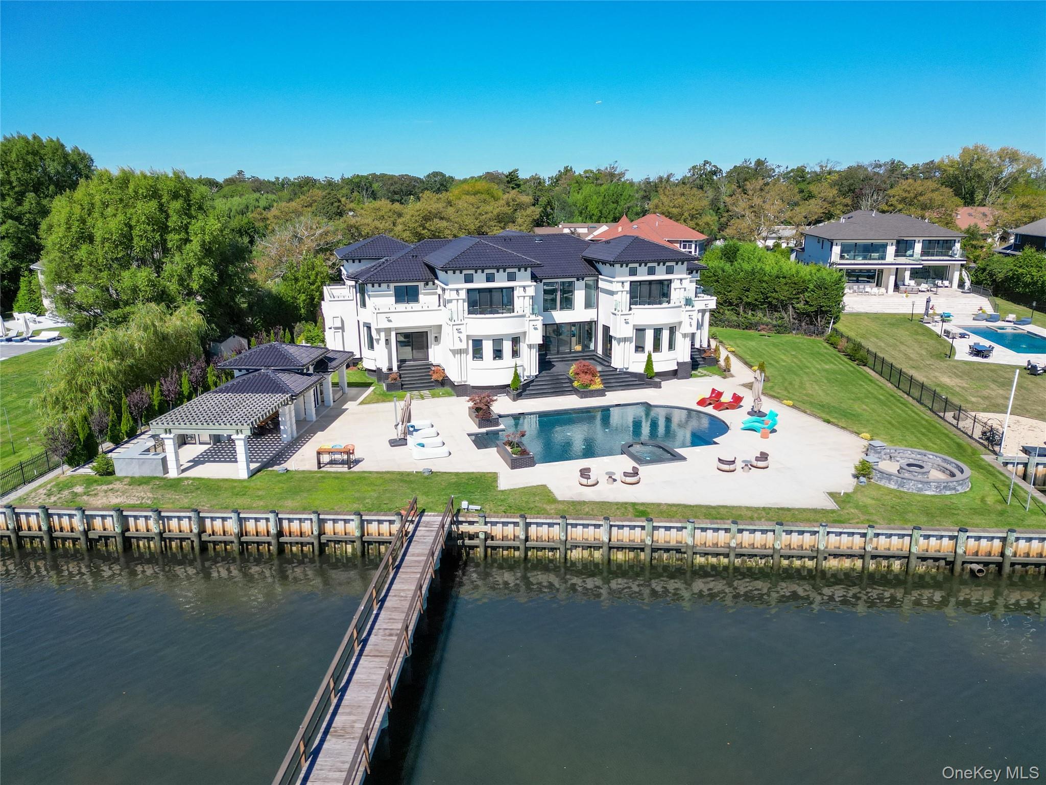 #1 photo, 190 Curtis Road, ナッソー郡 Hewlett Neck , NY 11598