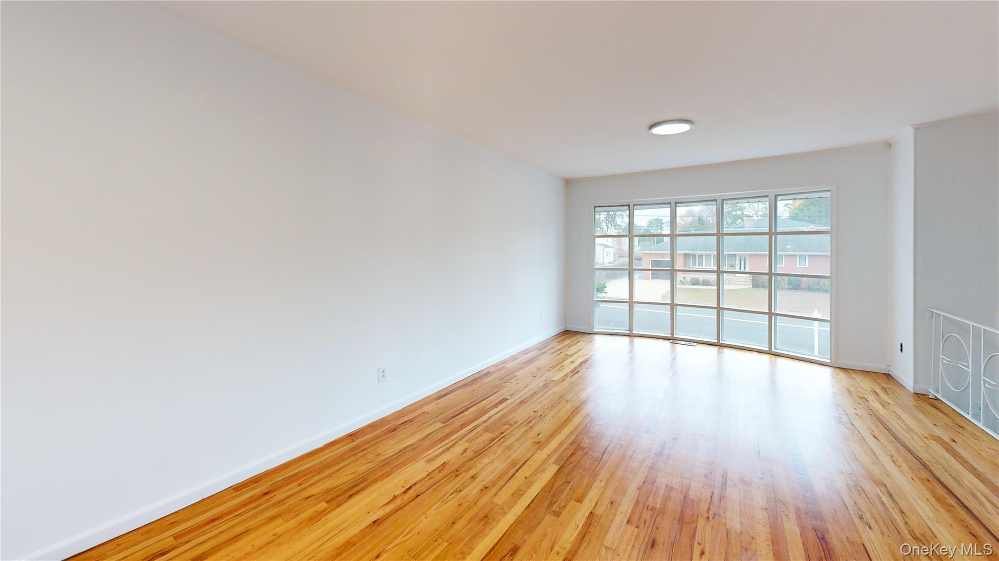 #12 photo, 640 Carlls Path, サフォーク郡 Deer Park , NY 11729