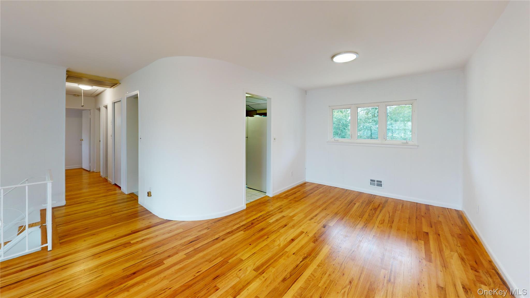 #13 photo, 640 Carlls Path, サフォーク郡 Deer Park , NY 11729