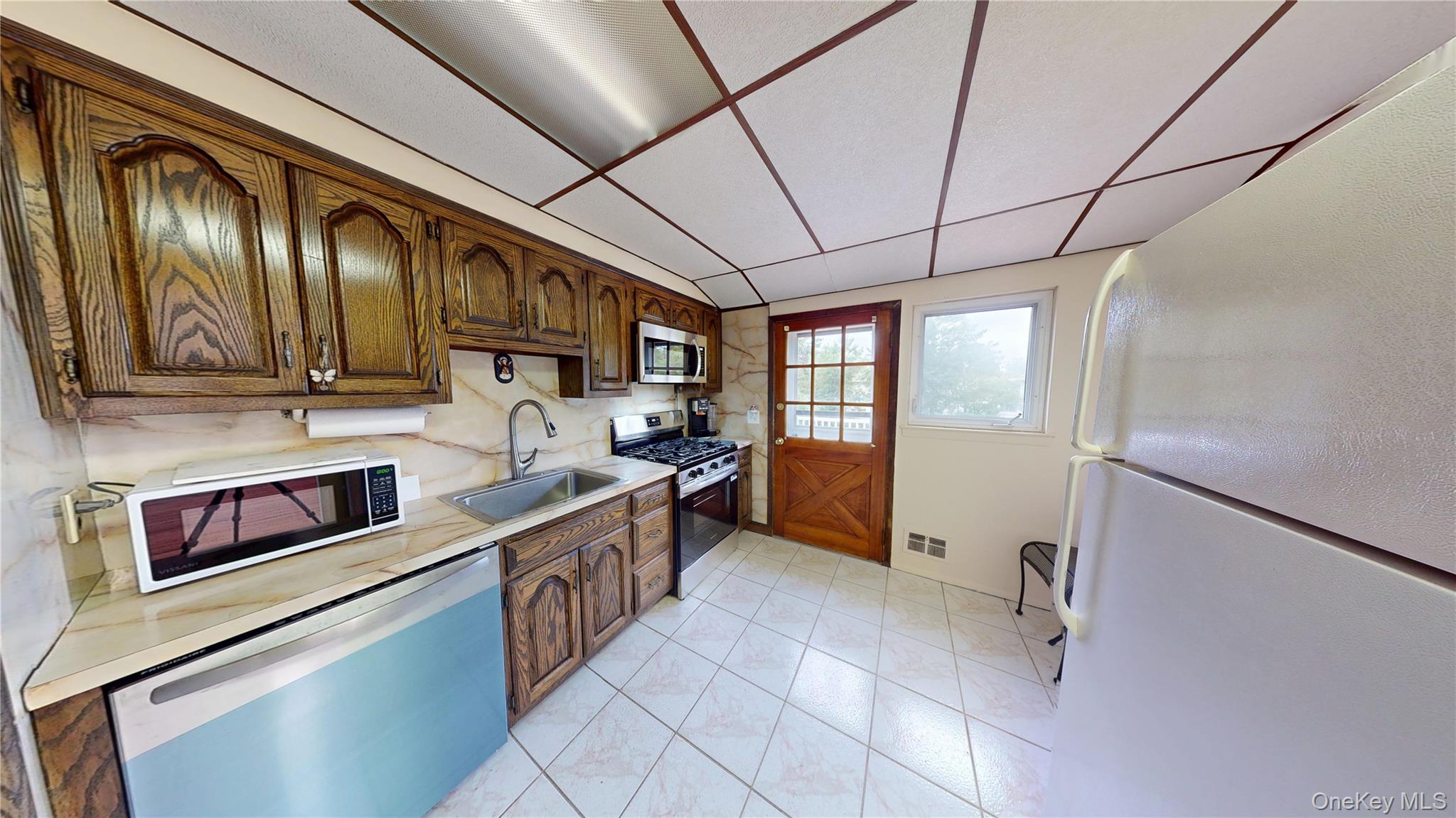 #8 photo, 640 Carlls Path, サフォーク郡 Deer Park , NY 11729