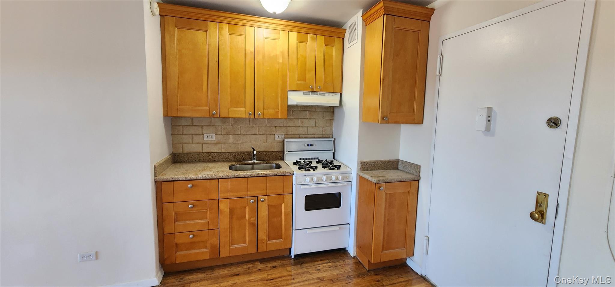 #3 photo, 222-89 Braddock Ave, クイーンズ区 Bellerose , NY 11426