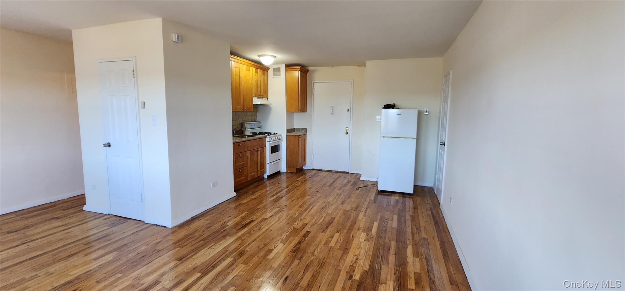 #7 photo, 222-89 Braddock Ave, クイーンズ区 Bellerose , NY 11426