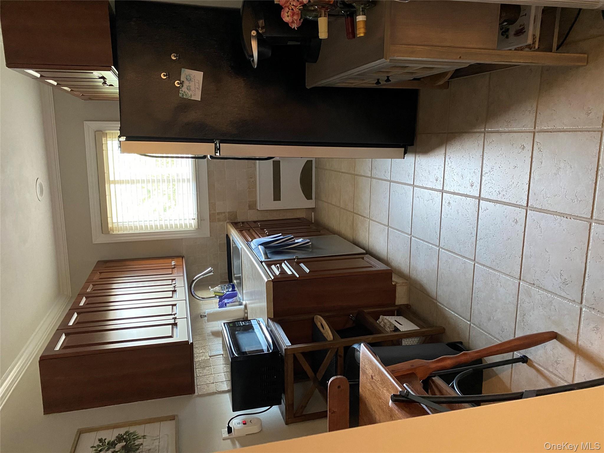 #4 photo, 326 Edmunton Drive, サフォーク郡 North Babylon , NY 11703