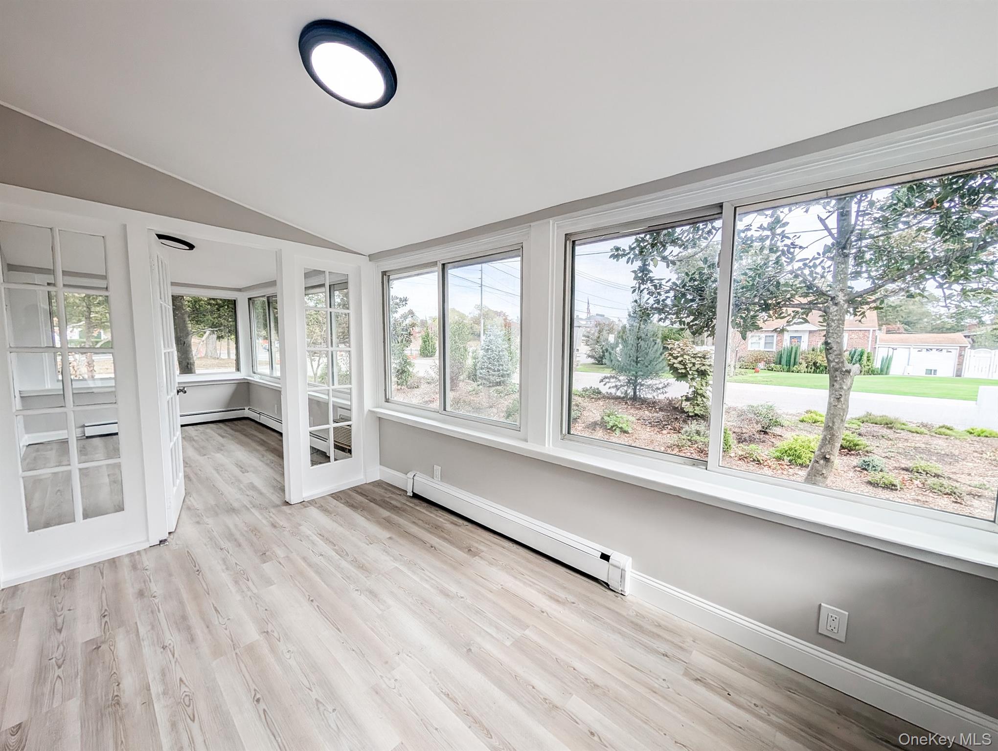 #2 photo, 561 N Windsor Avenue, サフォーク郡 Brightwaters , NY 11718