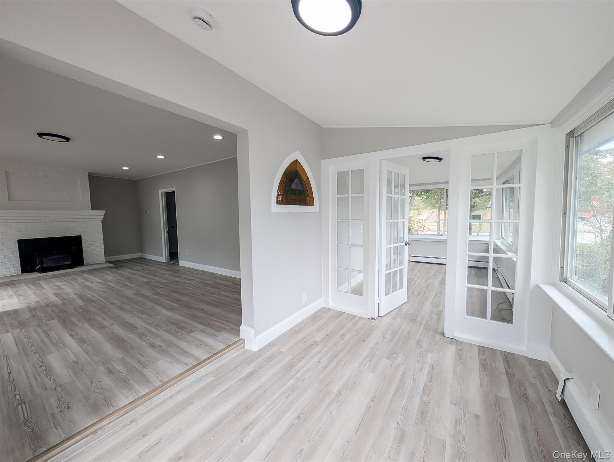 #3 photo, 561 N Windsor Avenue, サフォーク郡 Brightwaters , NY 11718