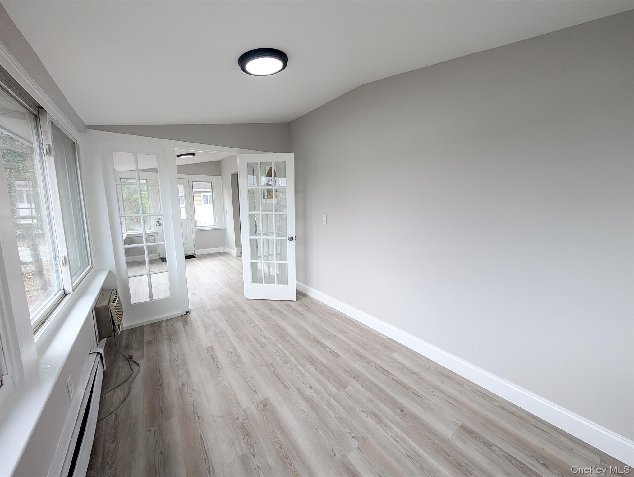 #4 photo, 561 N Windsor Avenue, サフォーク郡 Brightwaters , NY 11718