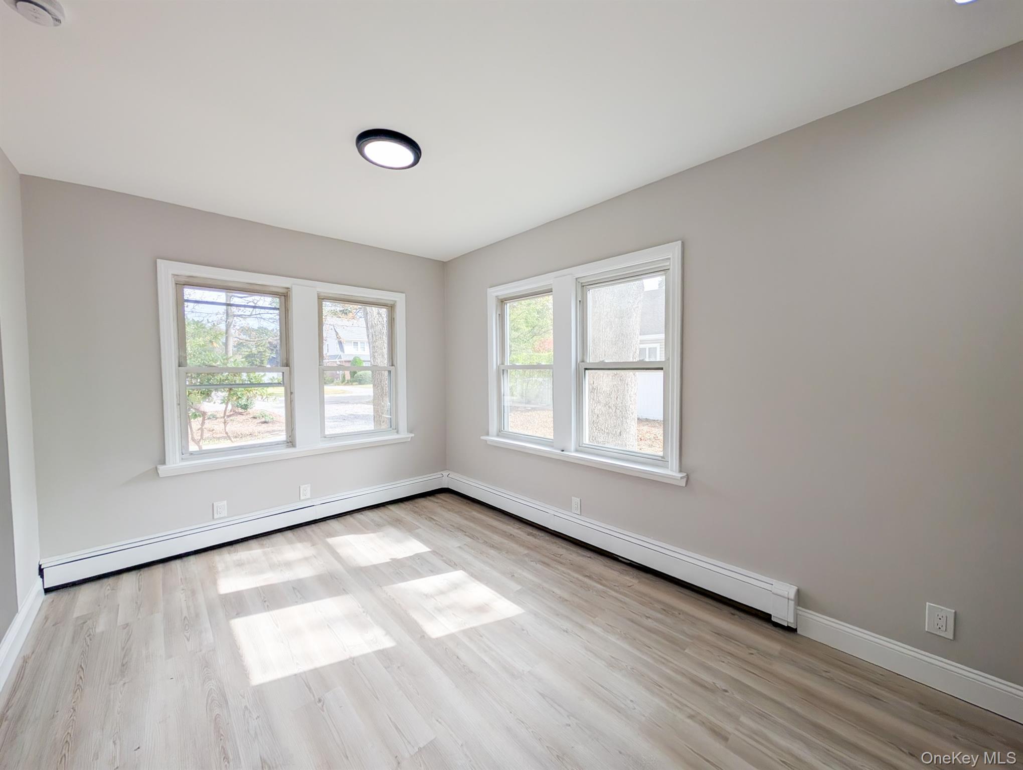 #9 photo, 561 N Windsor Avenue, サフォーク郡 Brightwaters , NY 11718