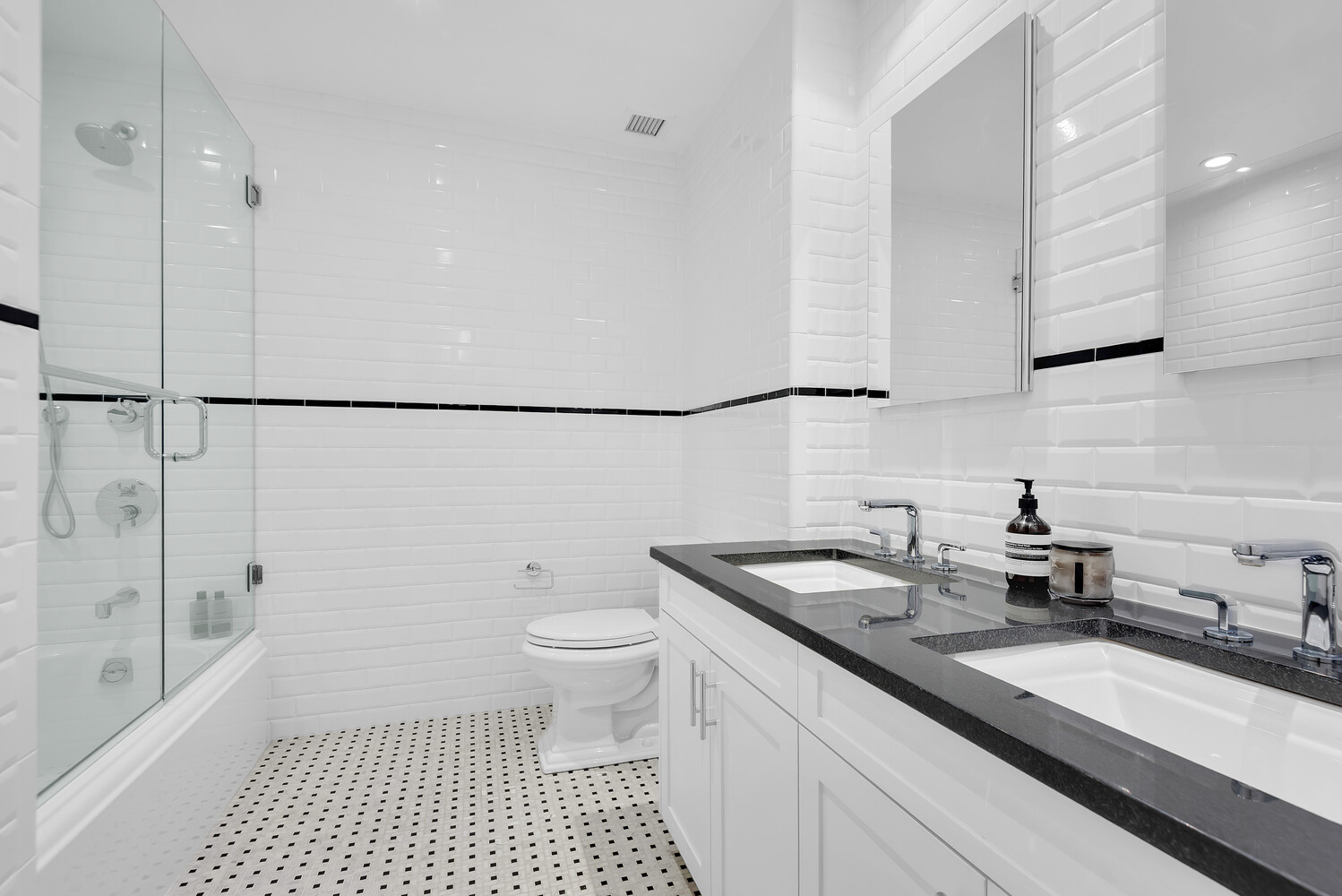 #8 photo, 115 4TH Avenue, マンハッタン East Village , NY 10003