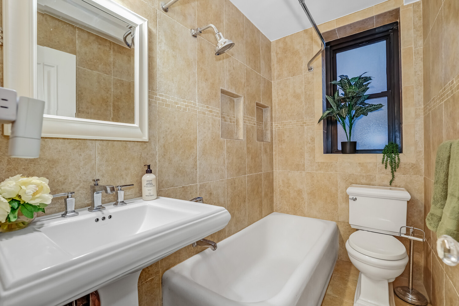 #10 photo, 235 E 22ND Street, マンハッタン Gramercy Park , NY 10010