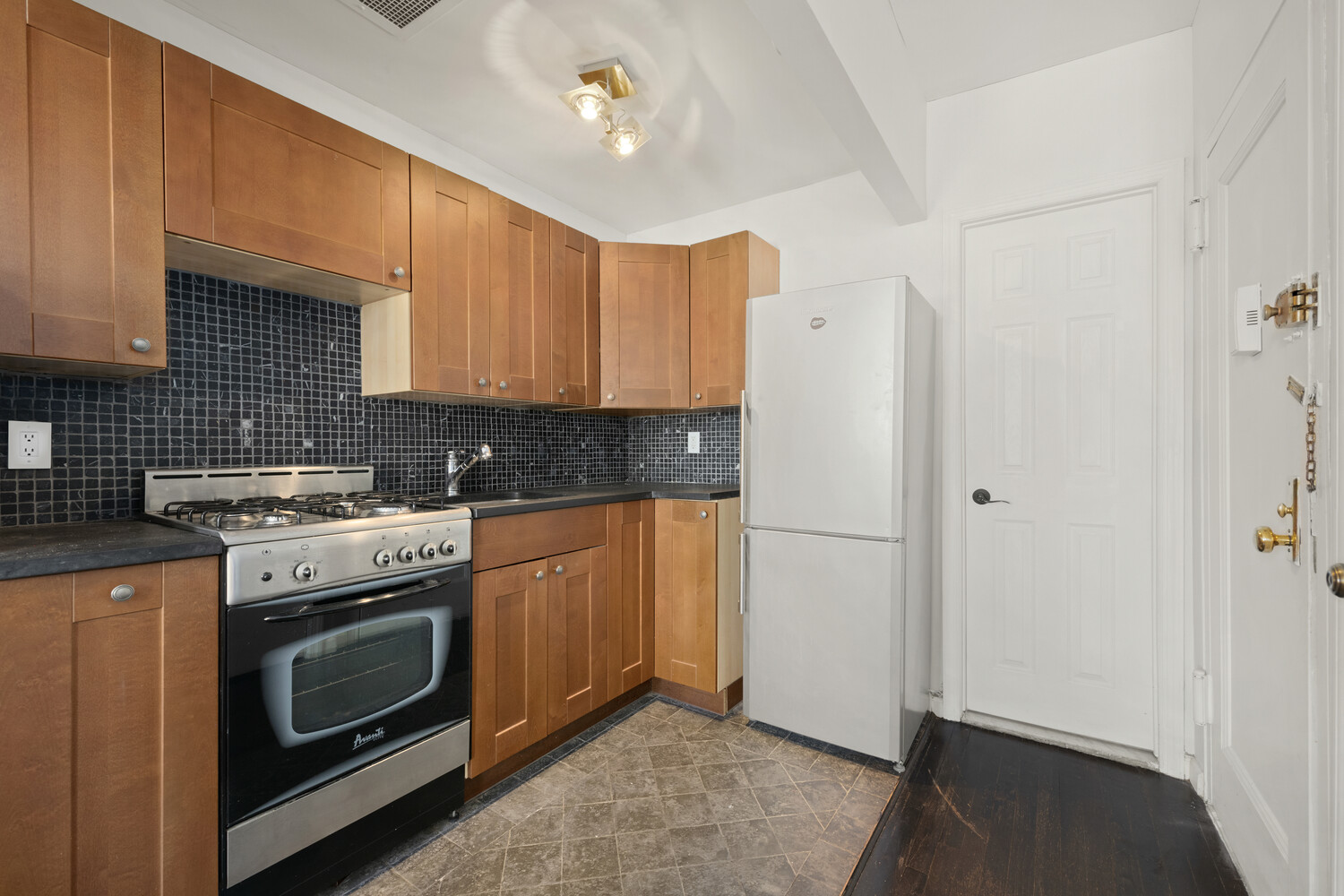 #4 photo, 22 CORNELIA Street, マンハッタン West Village , NY 10014