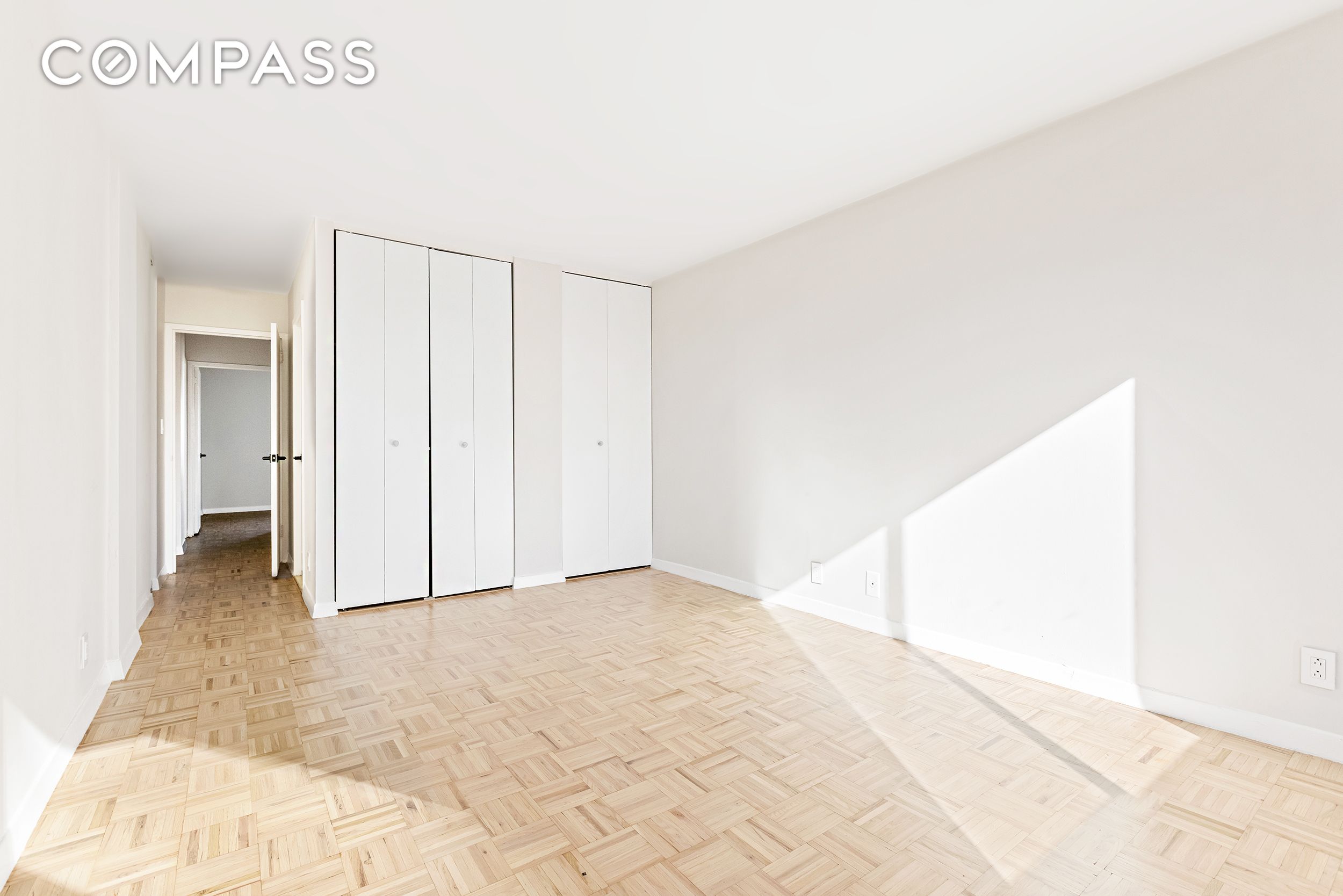 #10 photo, 555 Main Street, マンハッタン Roosevelt Island , NY 10044