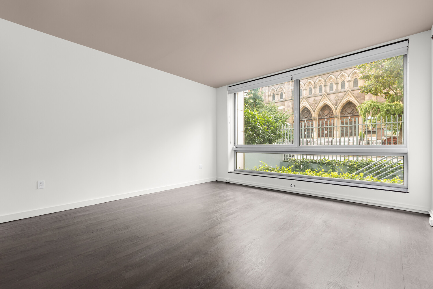 #11 photo, 333 W 14TH Street, Chelsea , NY 10014