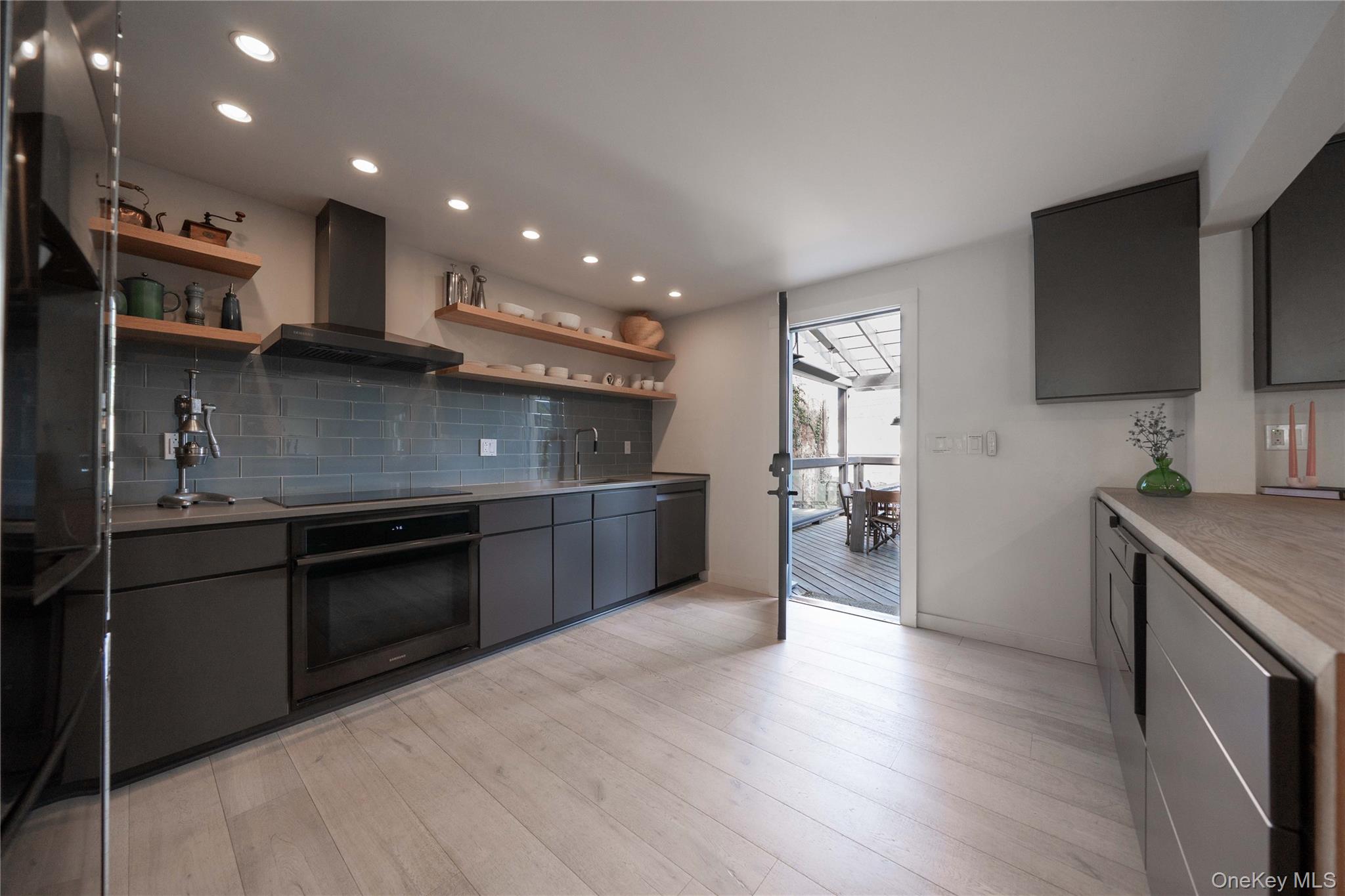 #8 photo, 522 Warren Street, Hudson , NY 12534