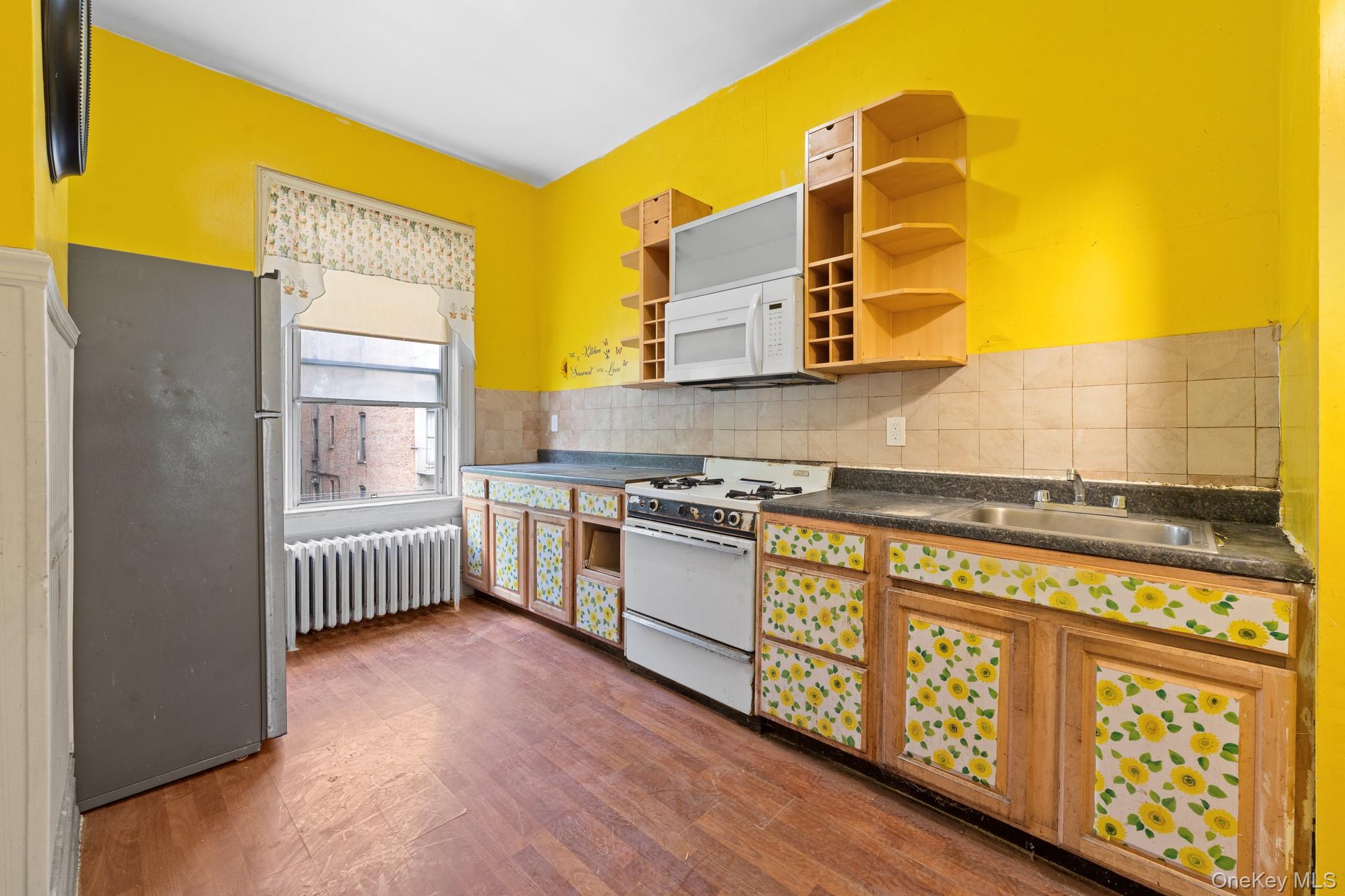 #12 photo, 2249 Hughes Avenue, ブロンクス区 Bronx , NY 10457