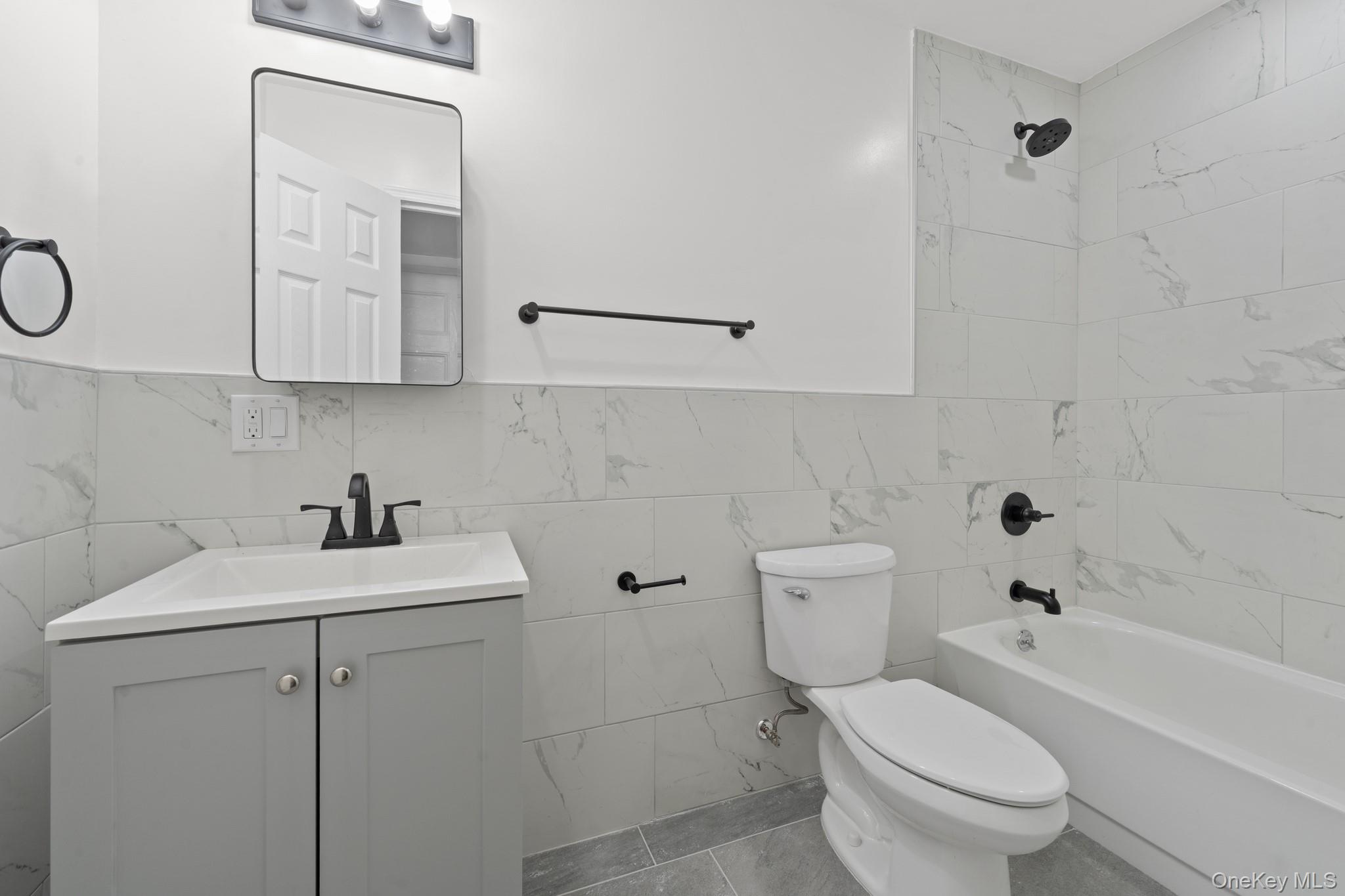 #13 photo, 2249 Hughes Avenue, ブロンクス区 Bronx , NY 10457