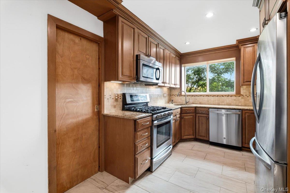 #8 photo, 333 Lake Drive, Lake Peekskill , NY 10537