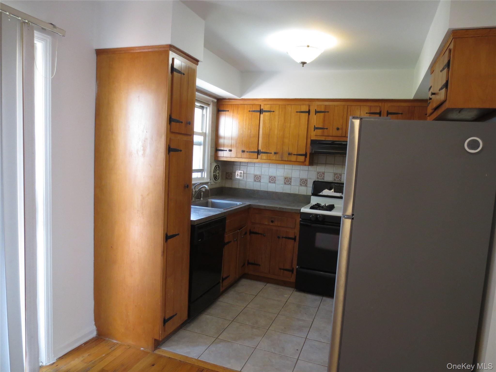 #6 photo, 4 Oxford Court, Suffern , NY 10901