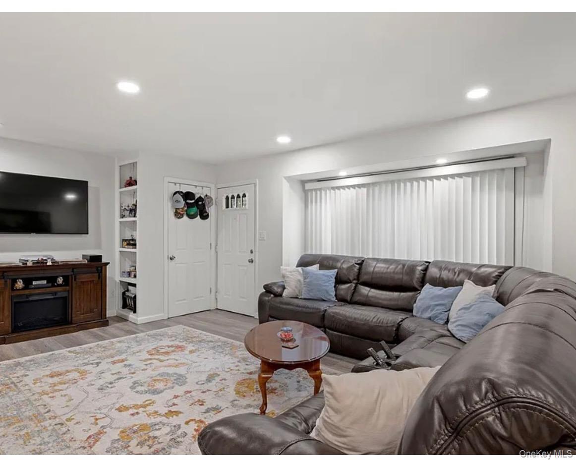 #2 photo, 2287 7th Street, ナッソー郡 East Meadow , NY 11554