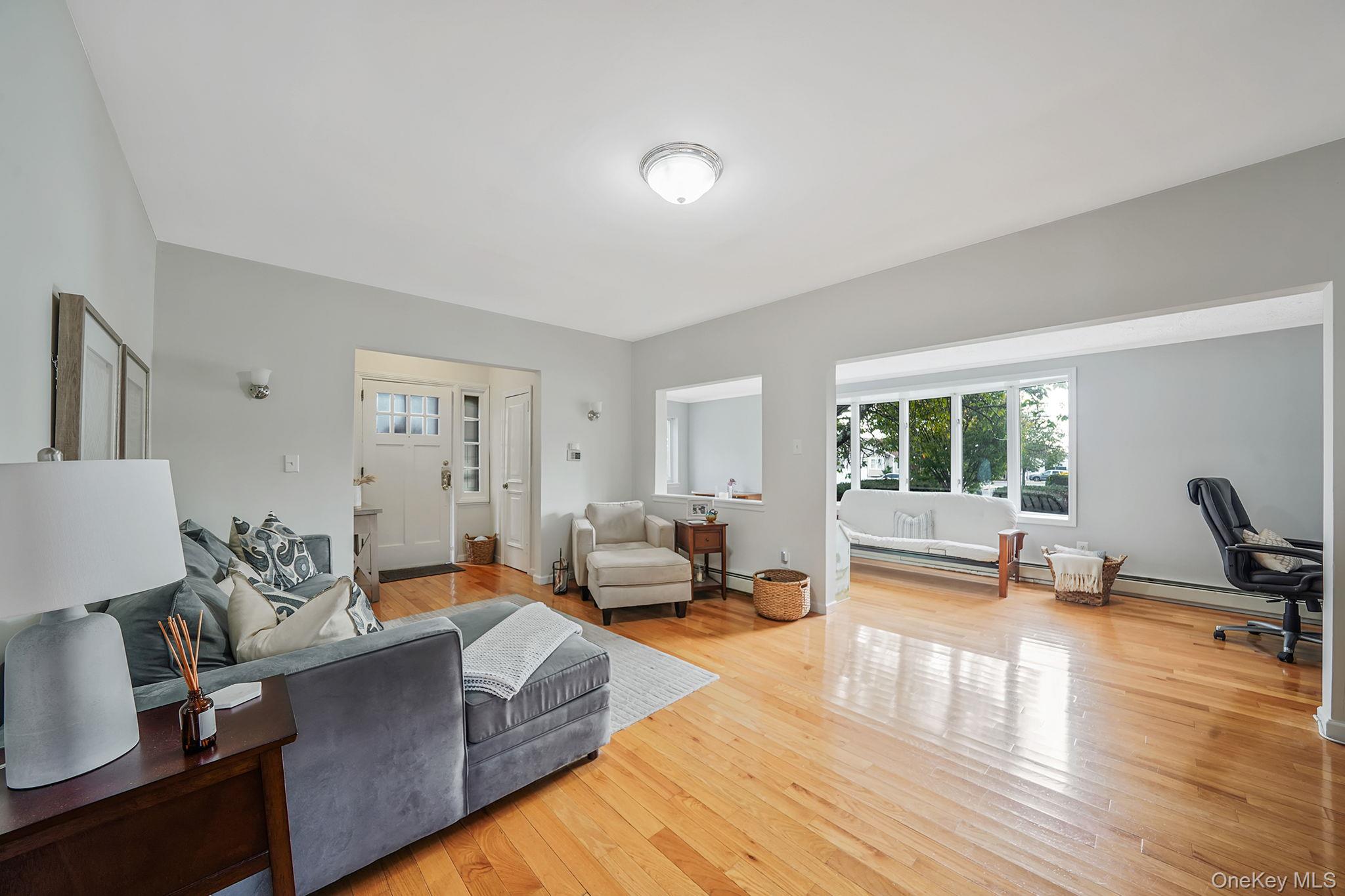 #11 photo, 19 4th Avenue, ナッソー郡 East Rockaway , NY 11518