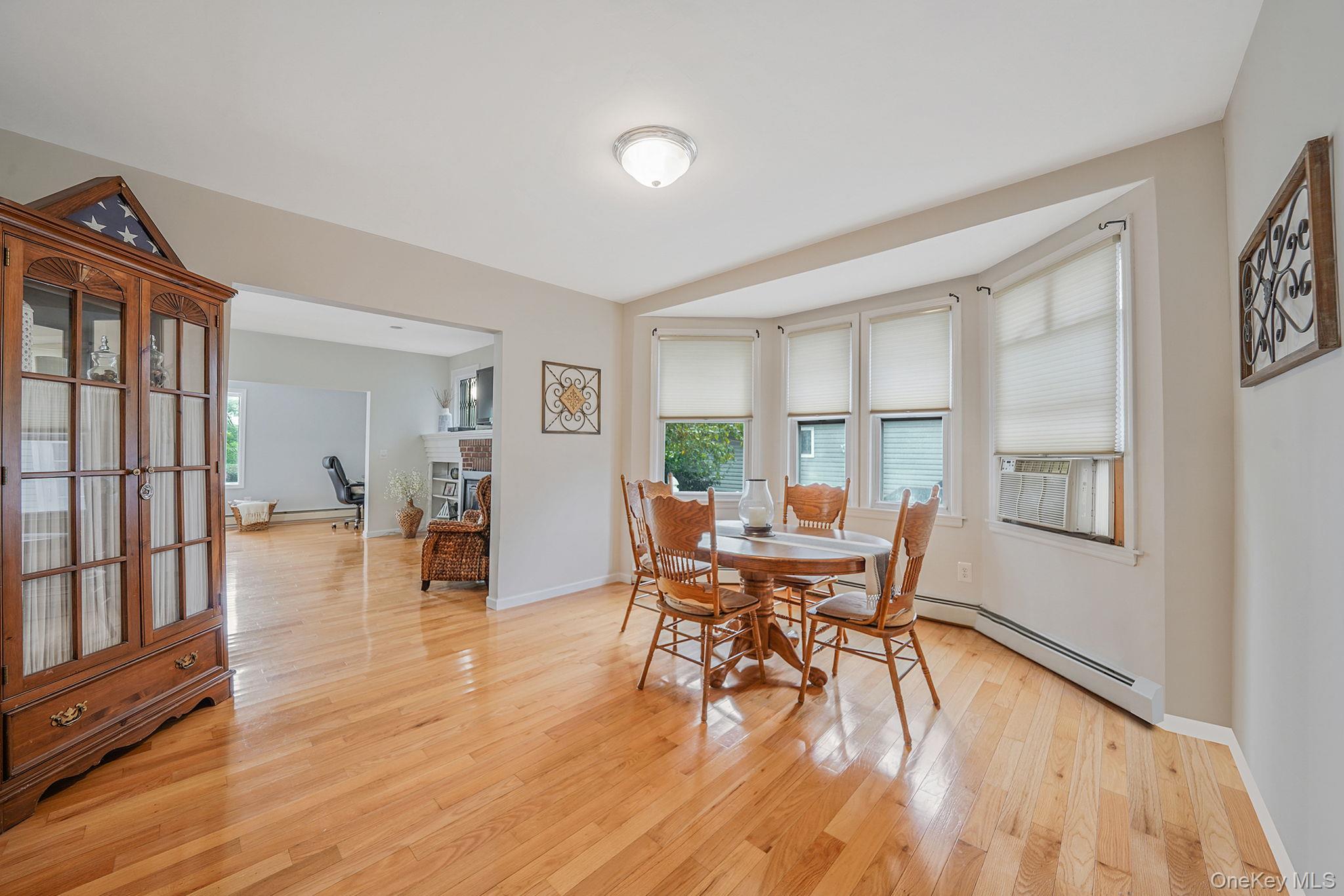 #16 photo, 19 4th Avenue, ナッソー郡 East Rockaway , NY 11518