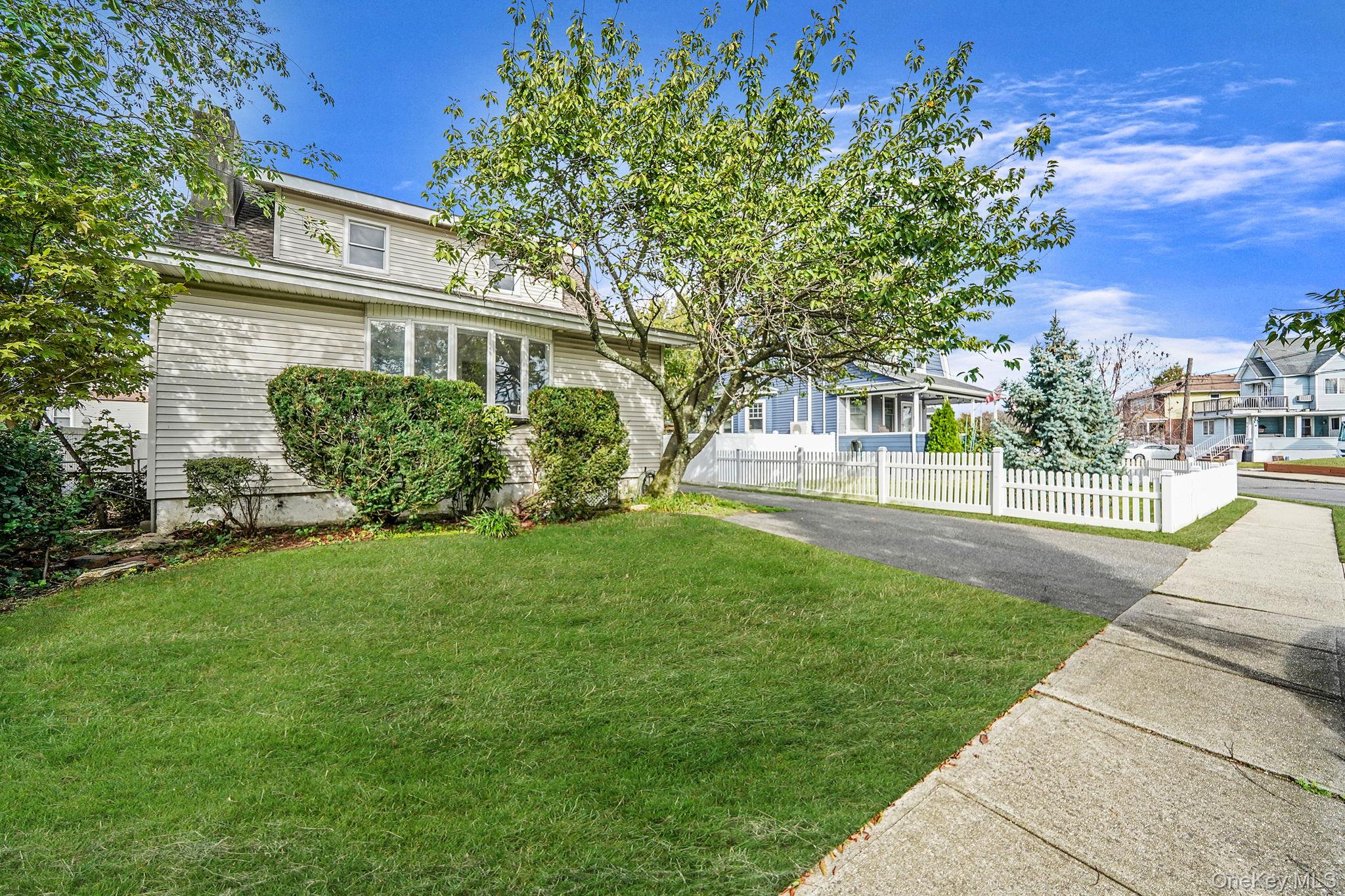 #2 photo, 19 4th Avenue, ナッソー郡 East Rockaway , NY 11518