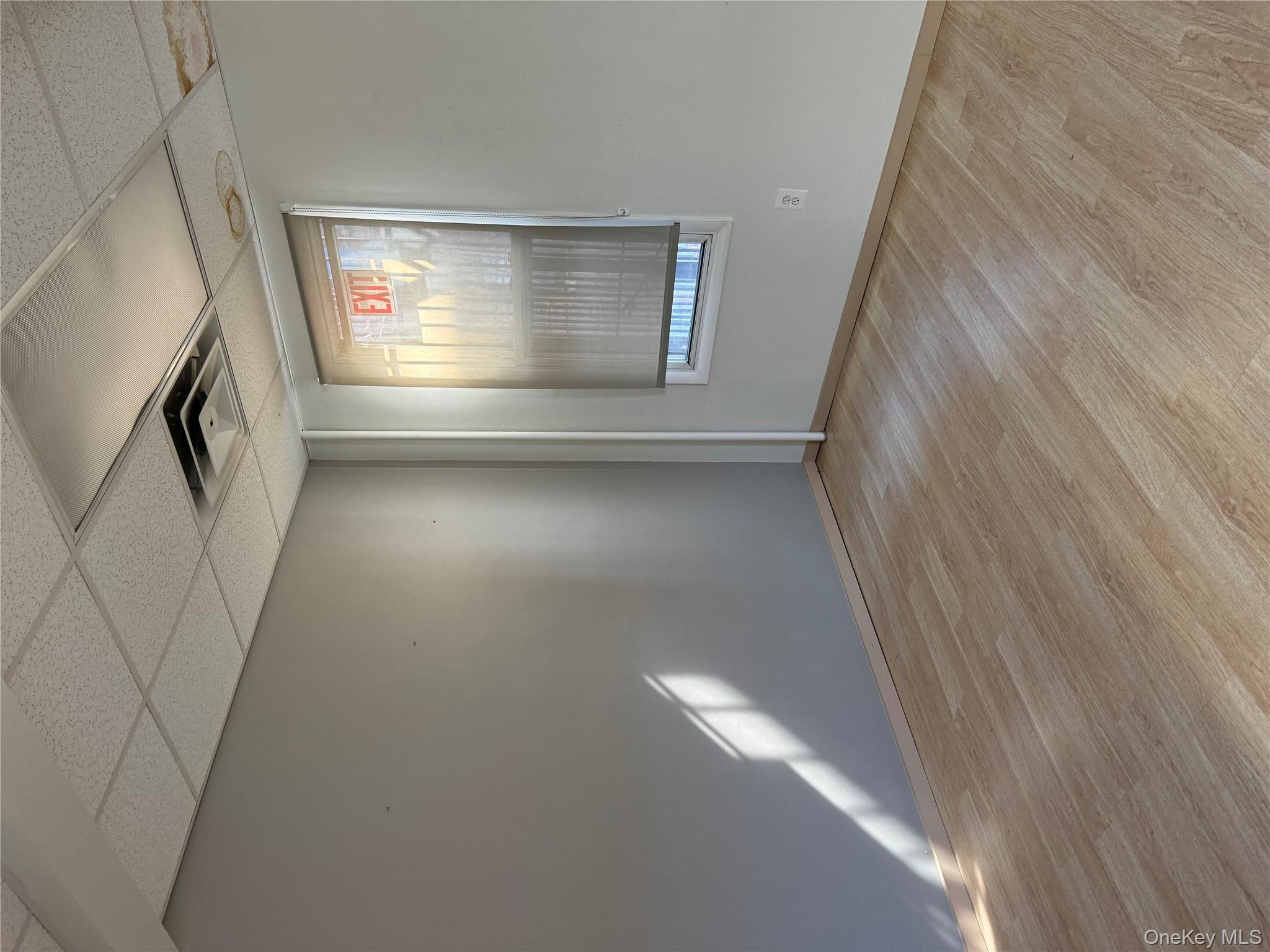 #11 photo, 79-02 Roosevelt Ave, クイーンズ区 Elmhurst , NY 11373