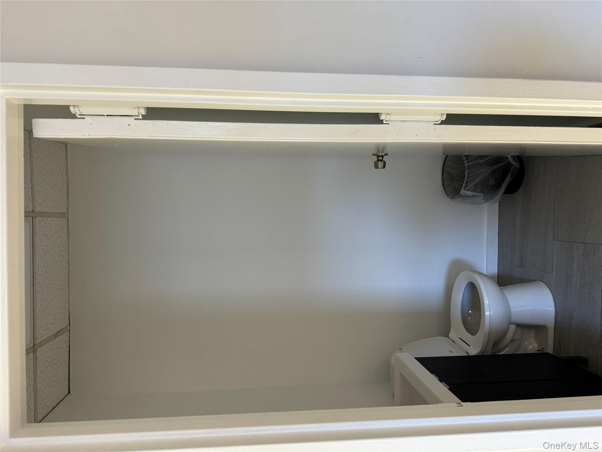 #12 photo, 79-02 Roosevelt Ave, クイーンズ区 Elmhurst , NY 11373