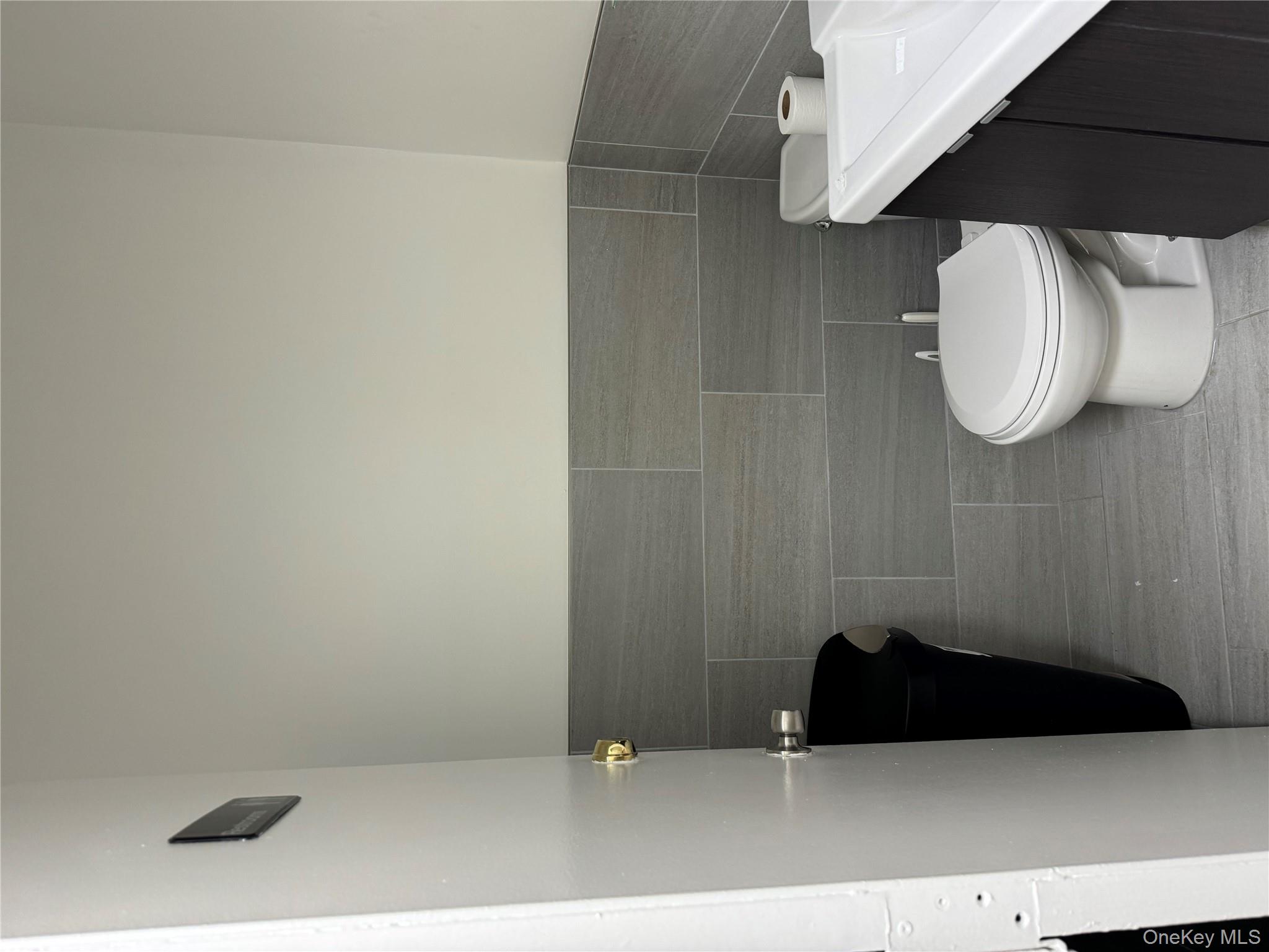 #13 photo, 79-02 Roosevelt Ave, クイーンズ区 Elmhurst , NY 11373