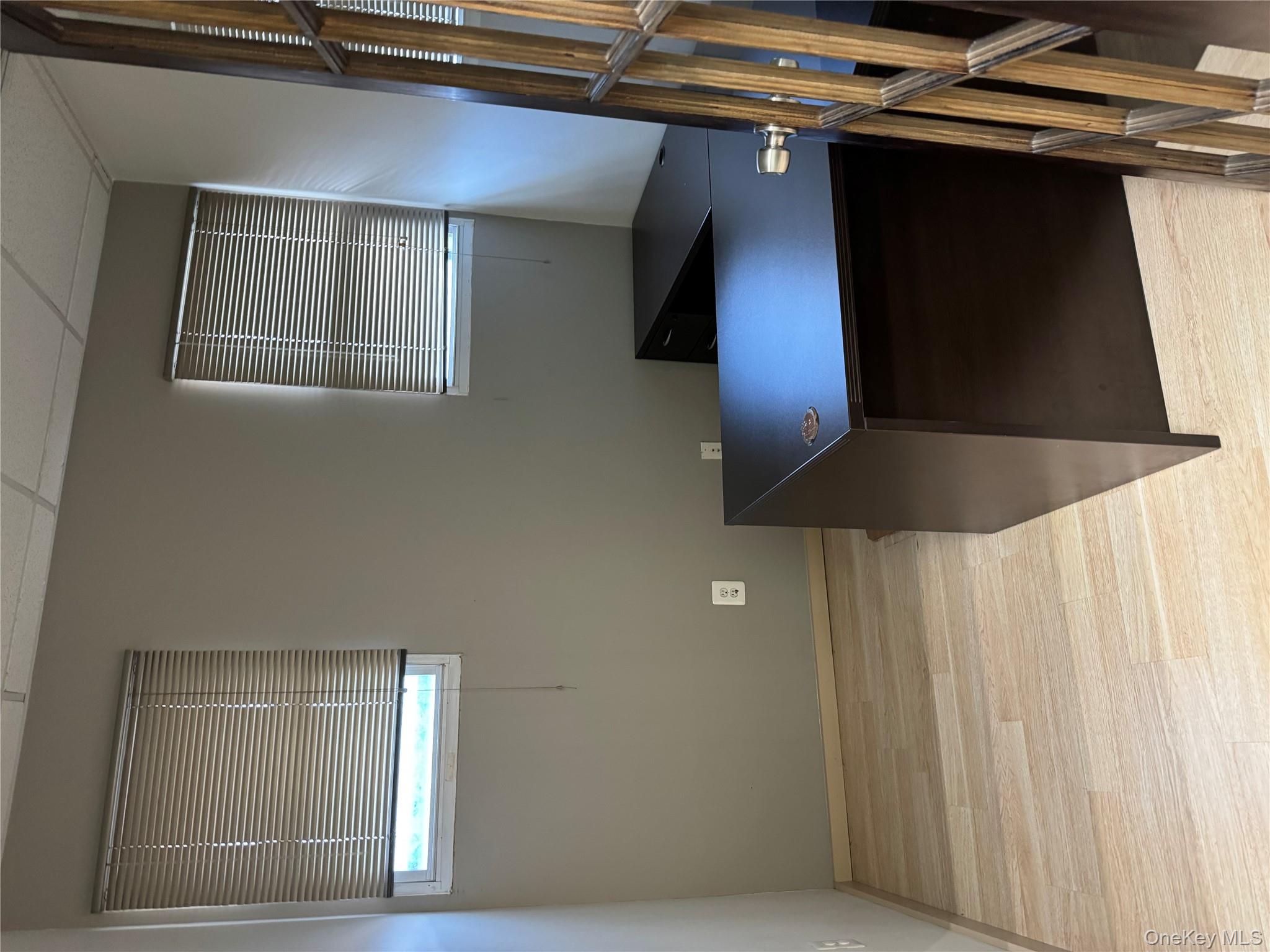 #19 photo, 79-02 Roosevelt Ave, クイーンズ区 Elmhurst , NY 11373