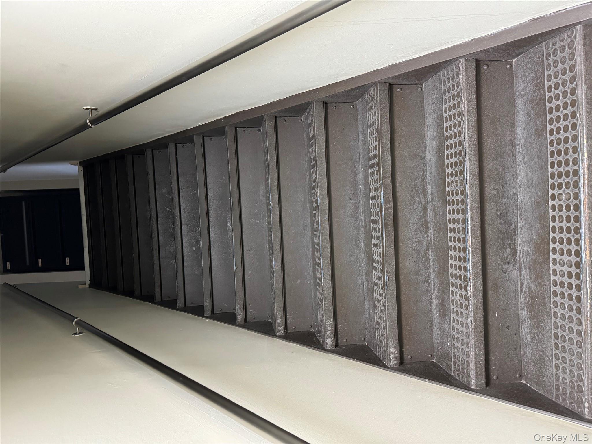 #3 photo, 79-02 Roosevelt Ave, クイーンズ区 Elmhurst , NY 11373