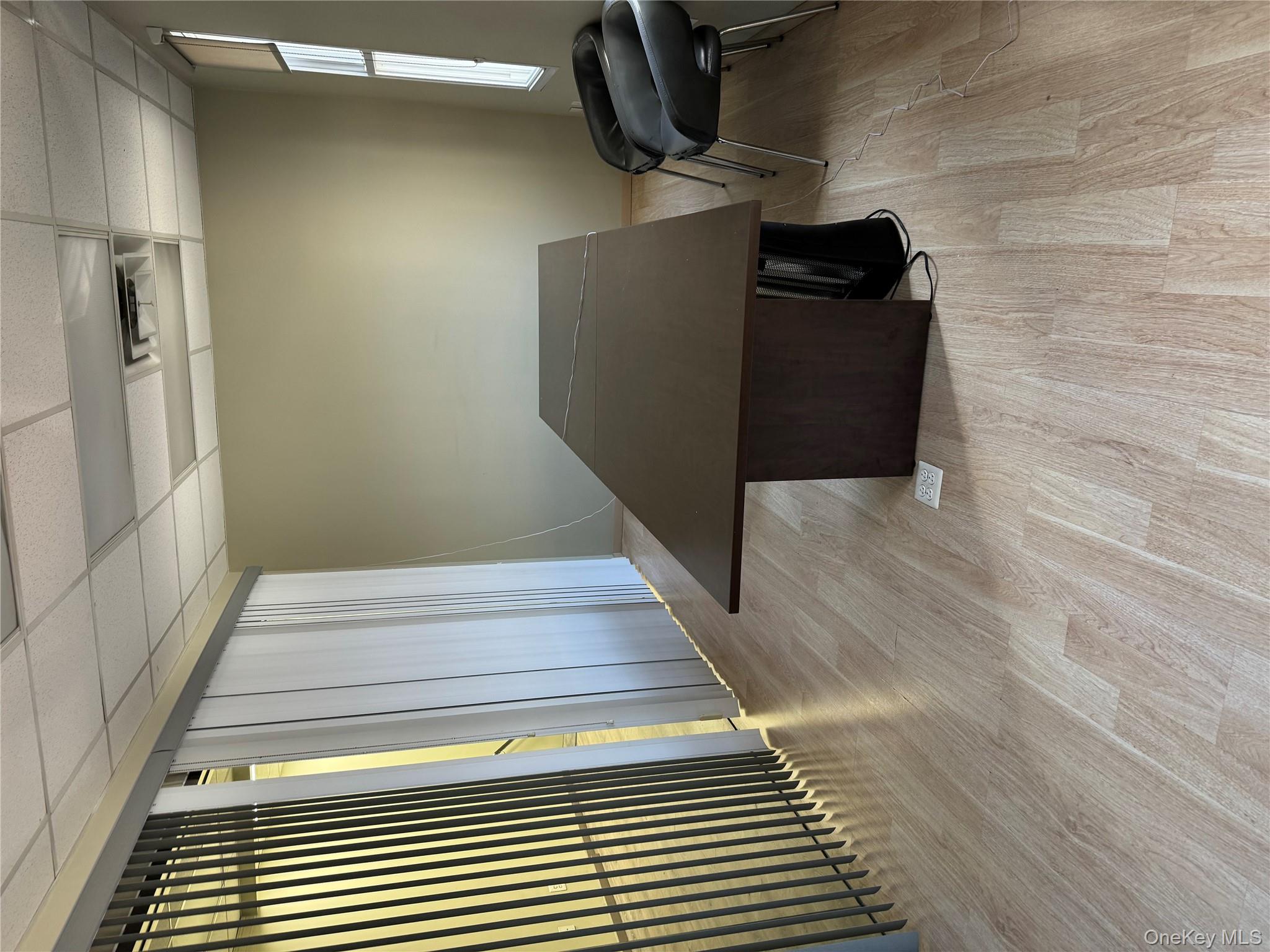 #7 photo, 79-02 Roosevelt Ave, クイーンズ区 Elmhurst , NY 11373