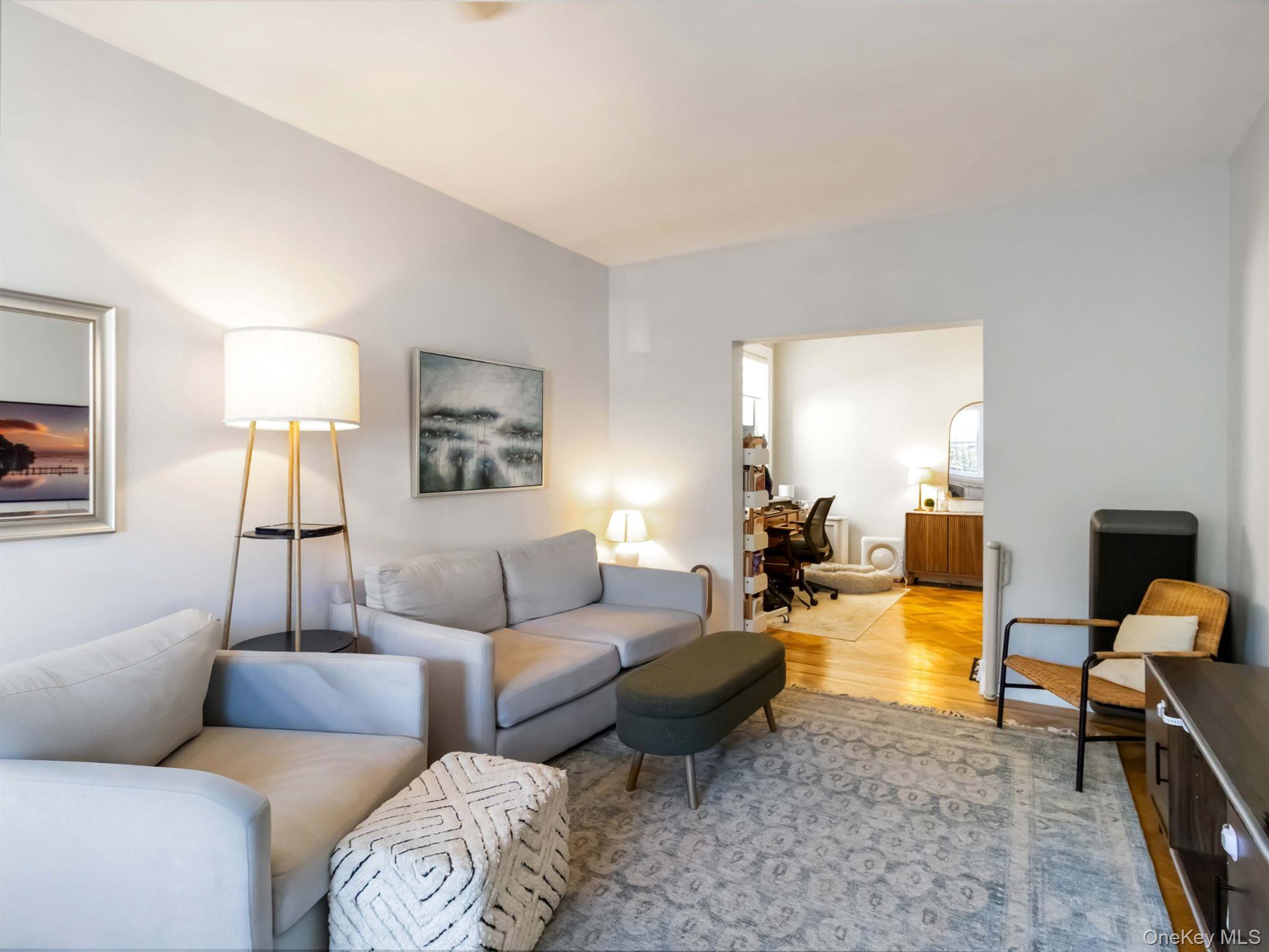 #15 photo, 22-51 36 Street, クイーンズ区 Astoria , NY 11105