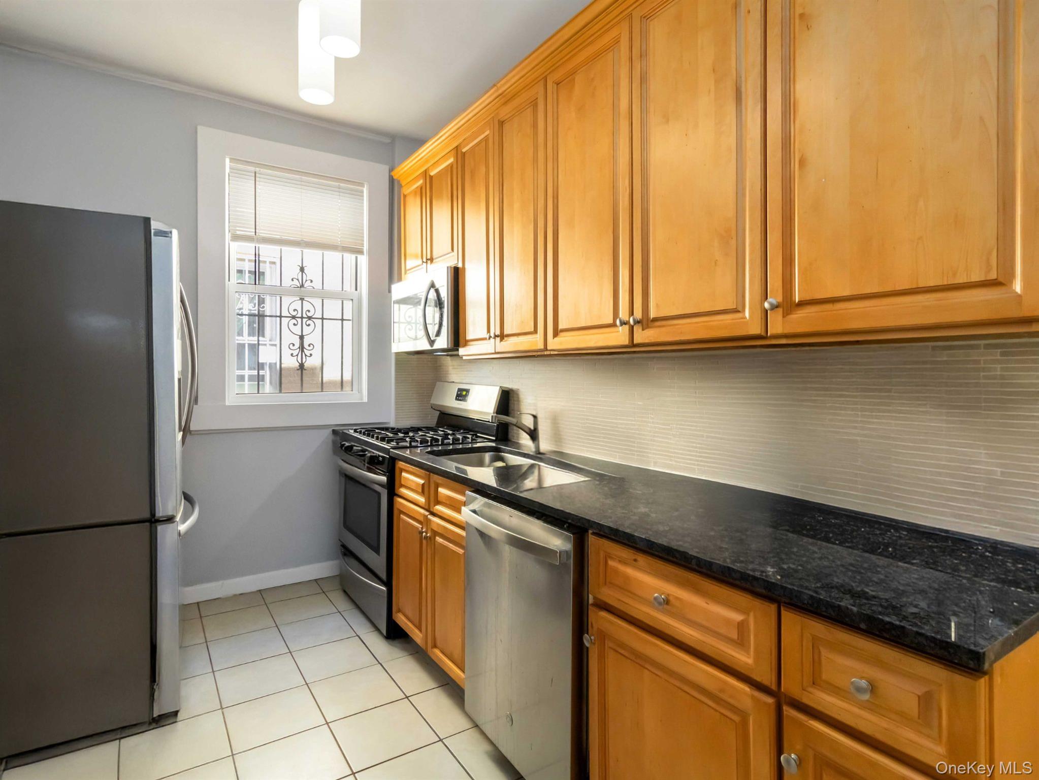 #18 photo, 22-51 36 Street, クイーンズ区 Astoria , NY 11105