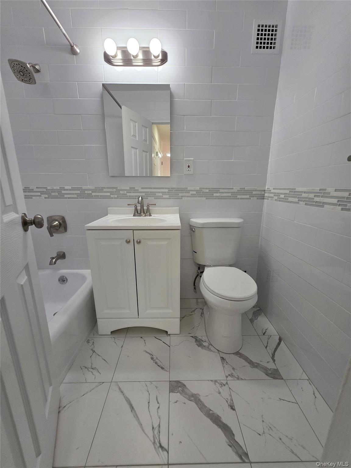 #7 photo, 61-20 Grand Central Parkway, クイーンズ区 Forest Hills , NY 11375