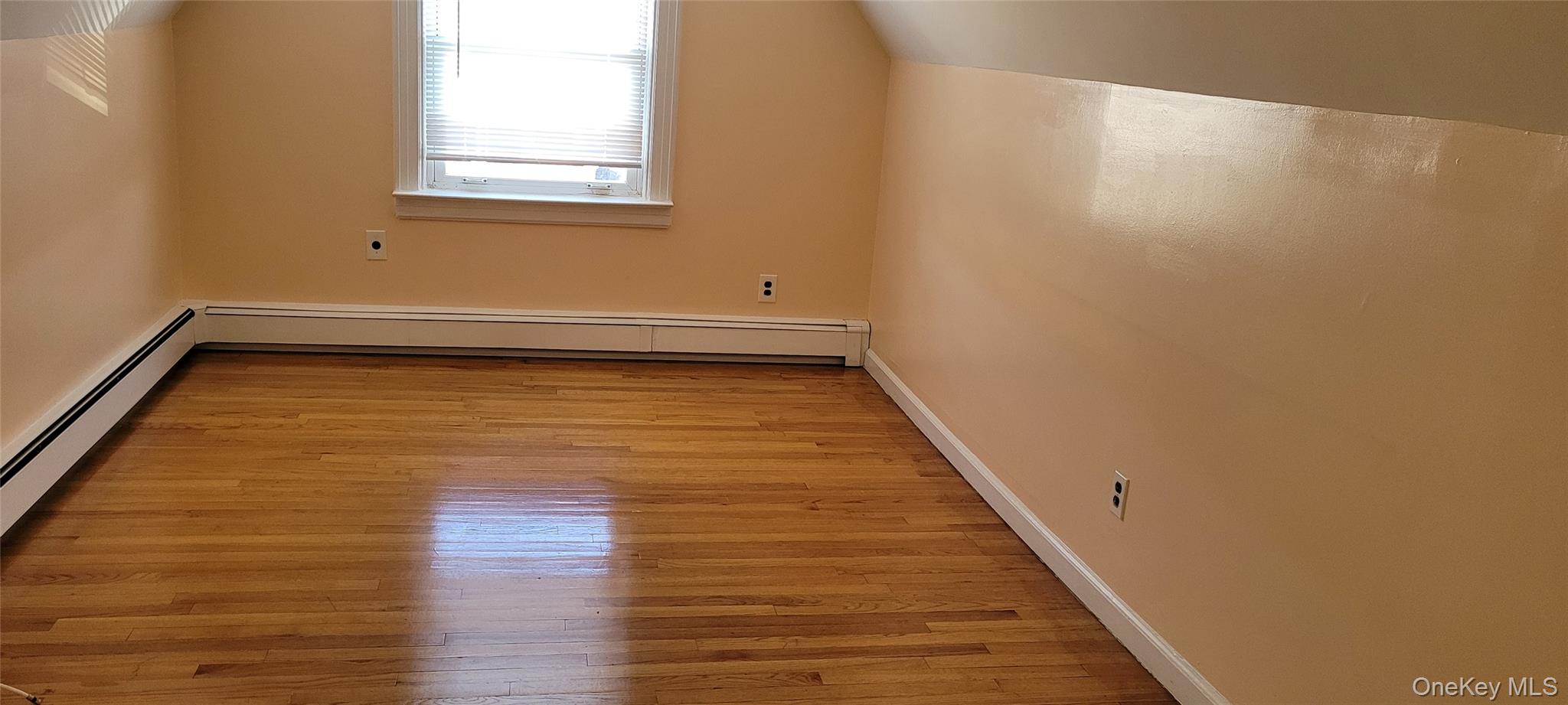 #4 photo, 166-48 25th Avenue, クイーンズ区 Whitestone , NY 11357