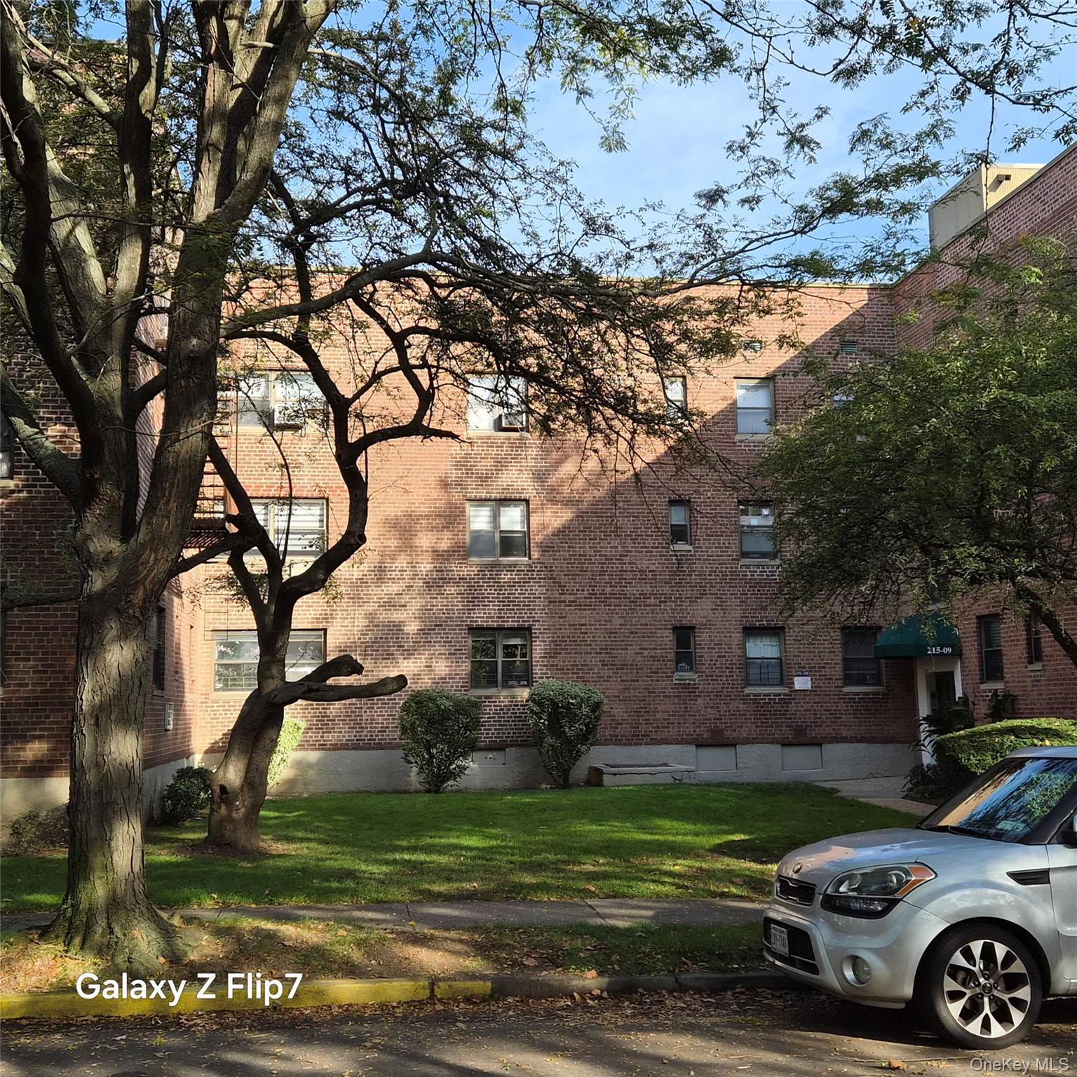 #2 photo, 215-09 47th Road Bayside Road, クイーンズ区 Bayside , NY 11361