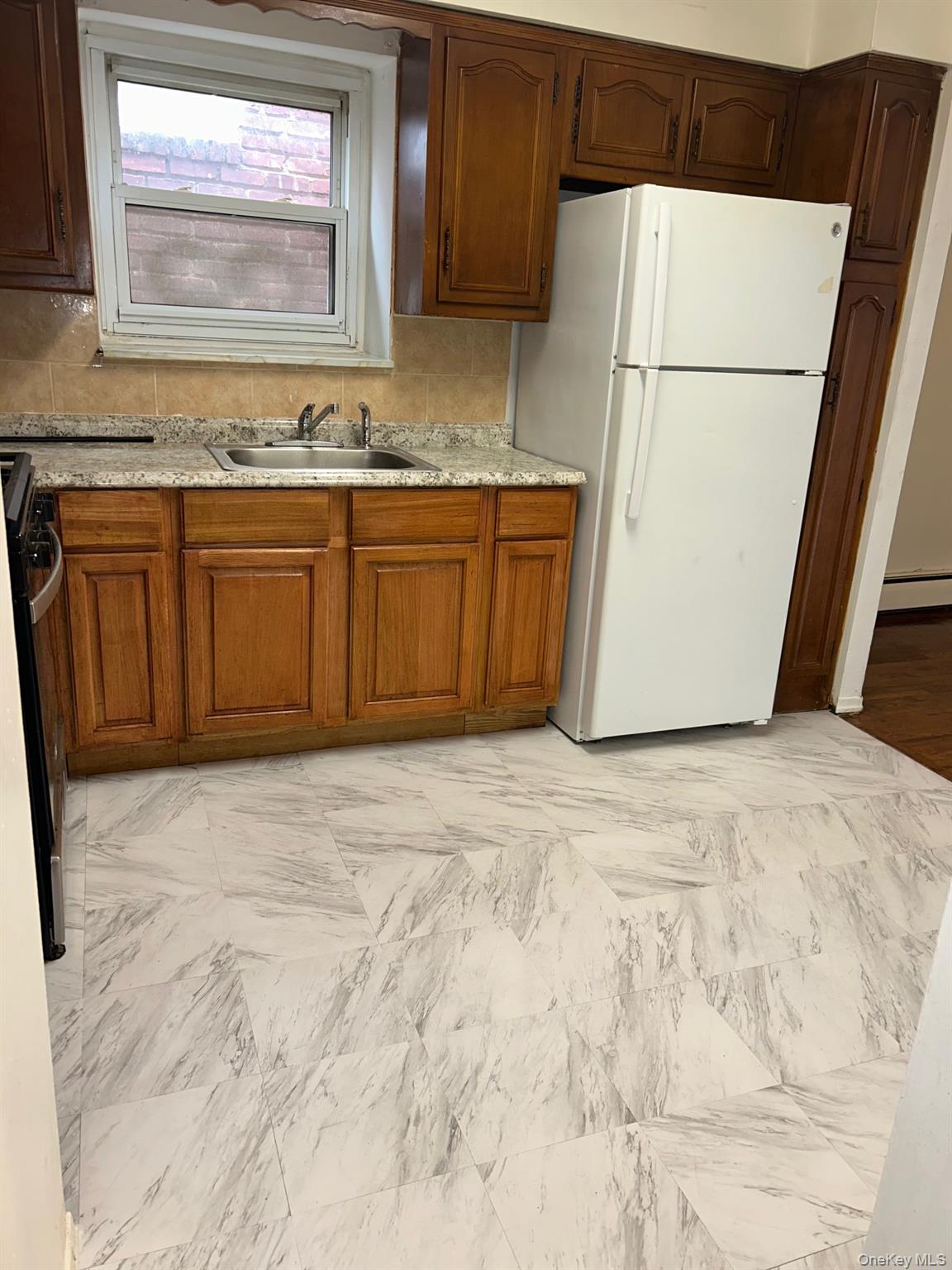 #10 photo, 142-22 Pershing Crescent, קווינס Briarwood , NY 11435