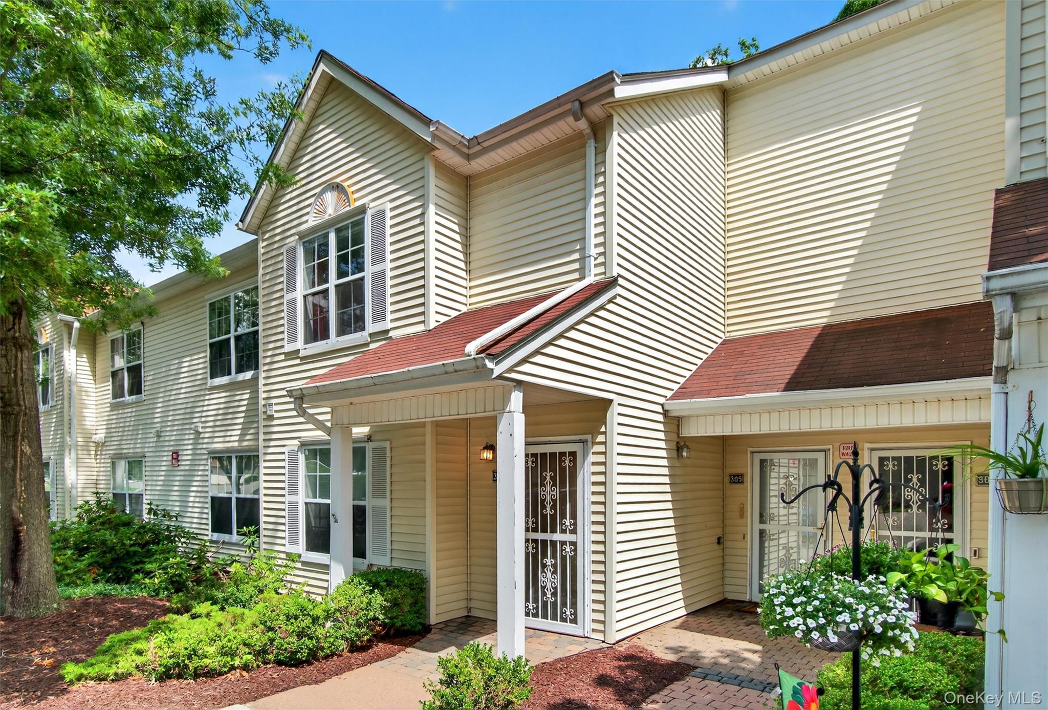 #2 photo, 307 Gazebo Court, New Windsor , NY 12553