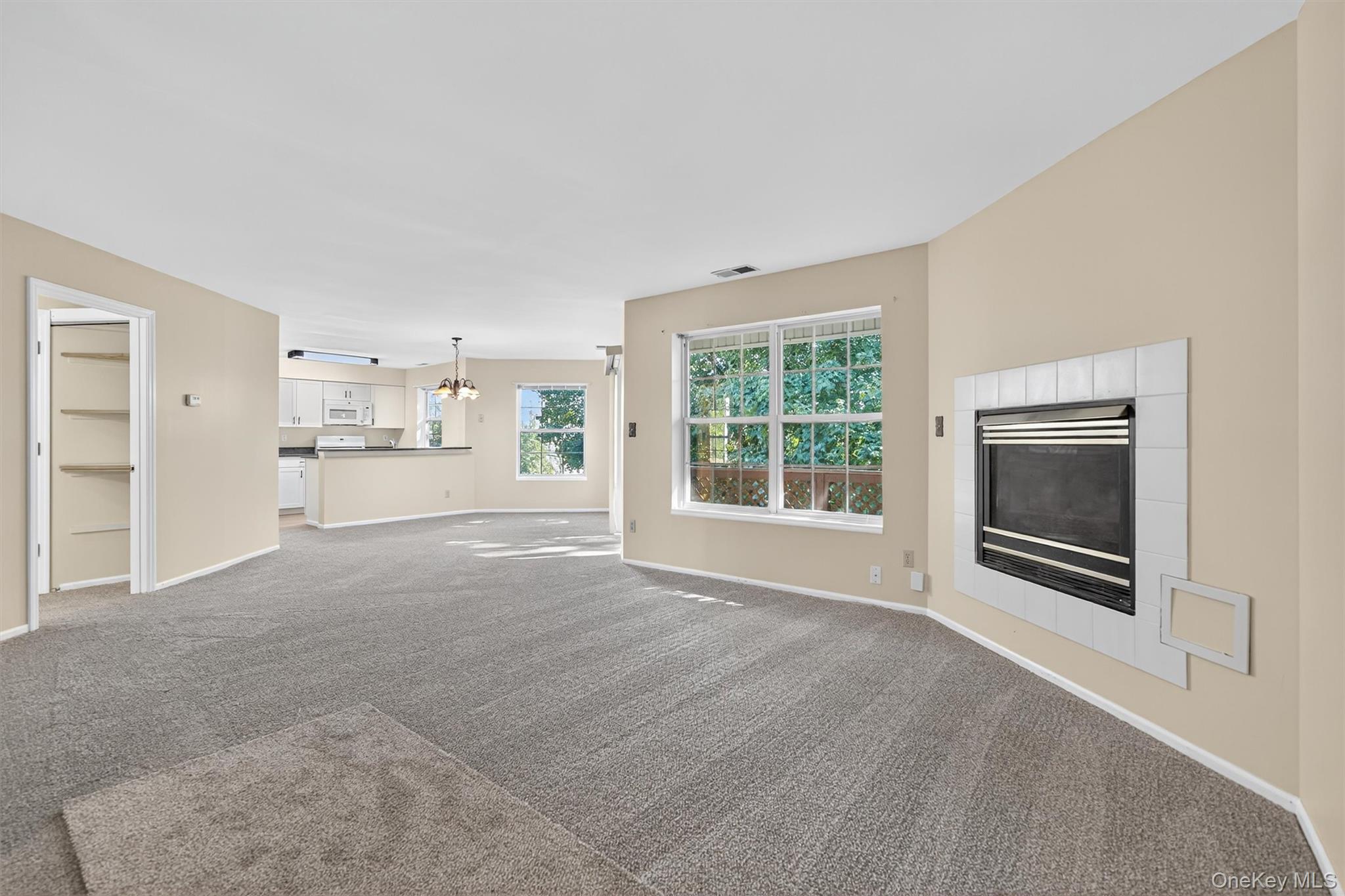 #4 photo, 307 Gazebo Court, New Windsor , NY 12553