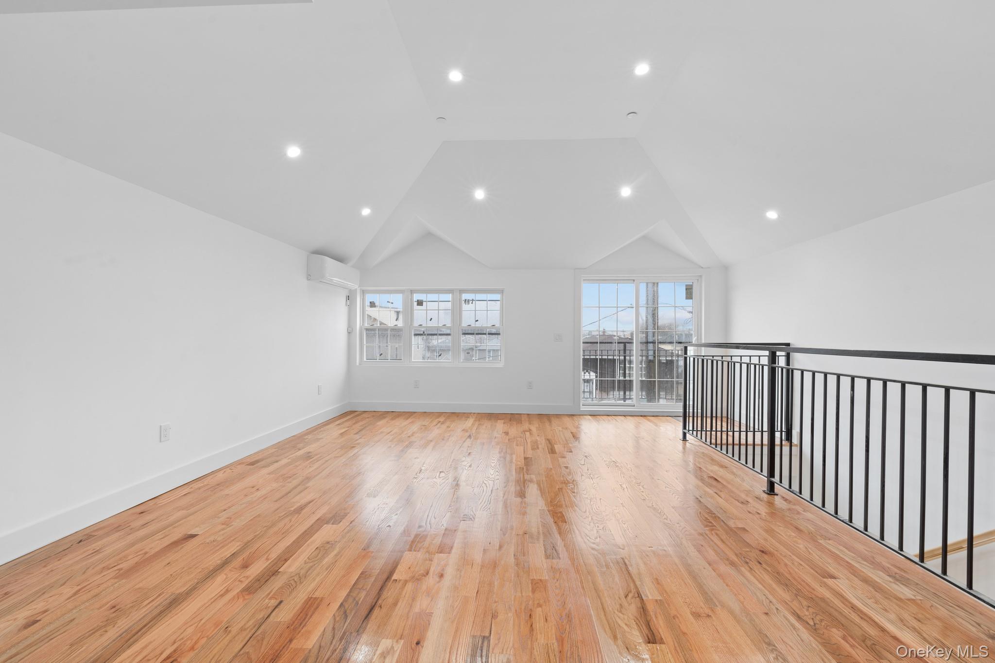 #10 photo, 69-50 Hessler Avenue, クイーンズ区 Arverne , NY 11692