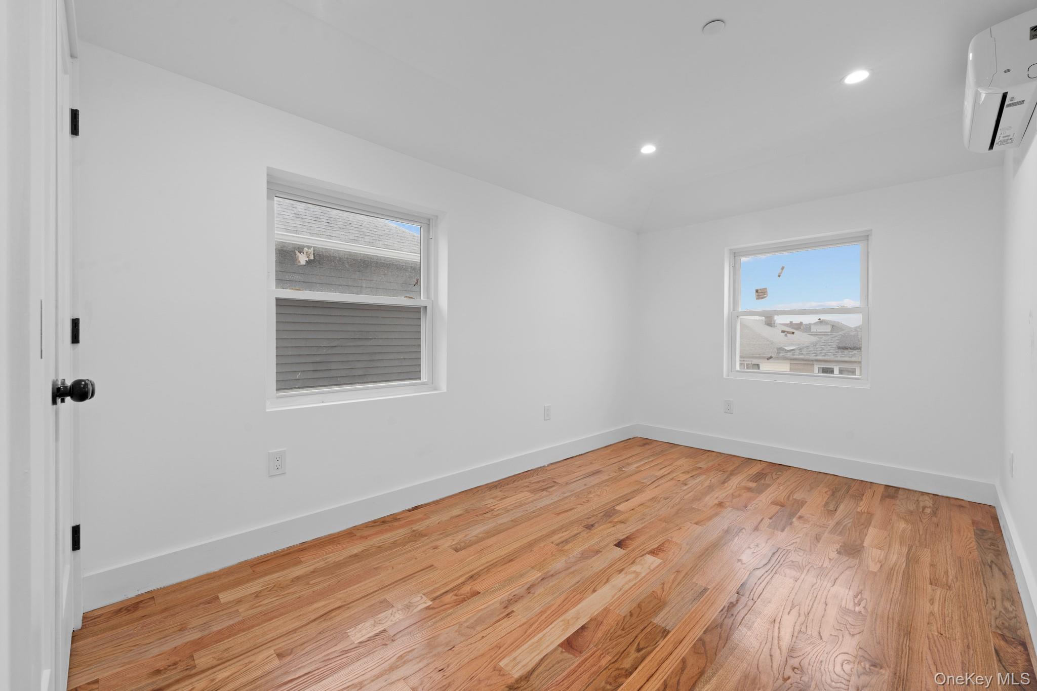 #13 photo, 69-50 Hessler Avenue, クイーンズ区 Arverne , NY 11692