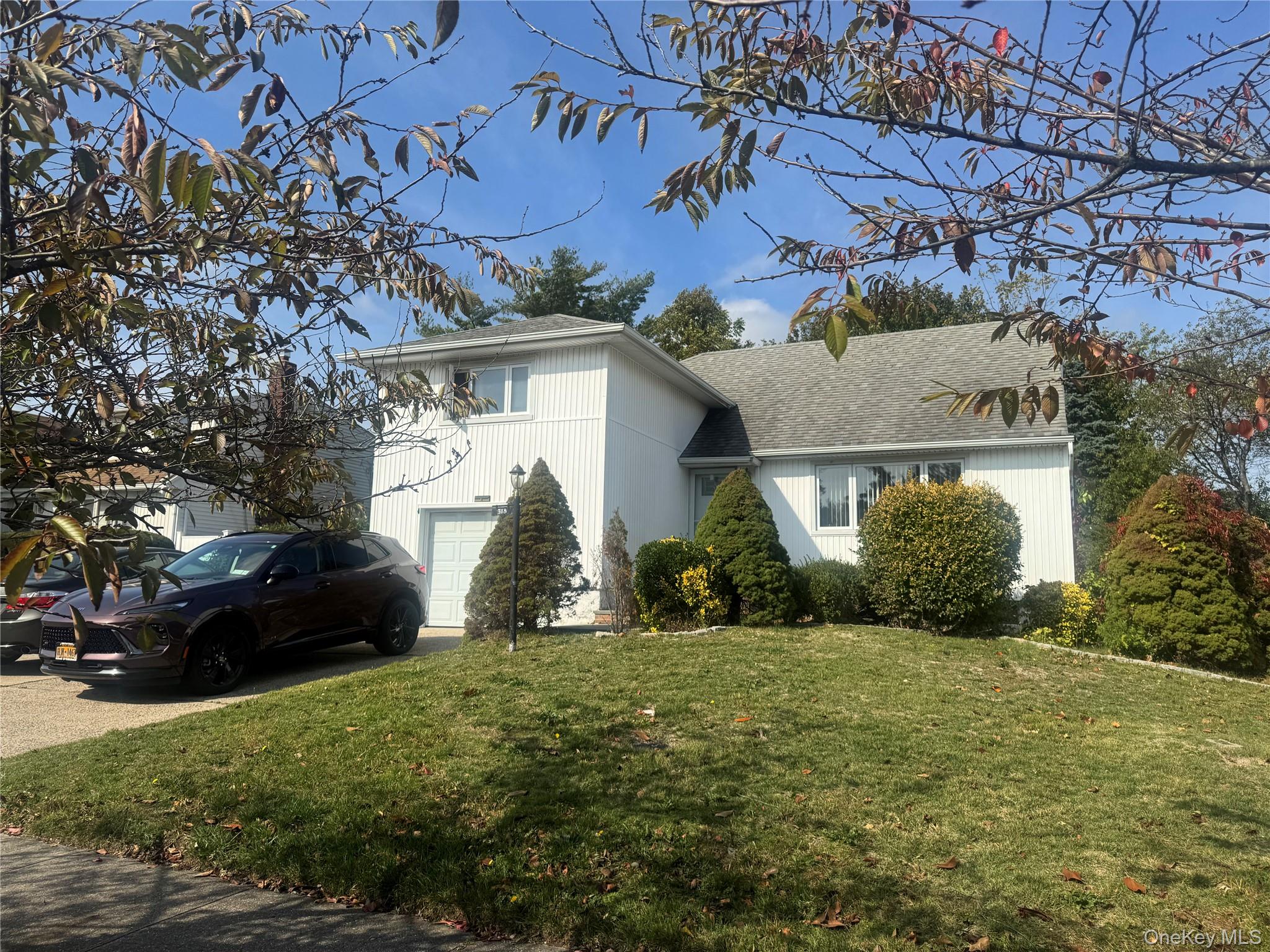#1 photo, 318 Southwood Circle, Syosset , NY 11791