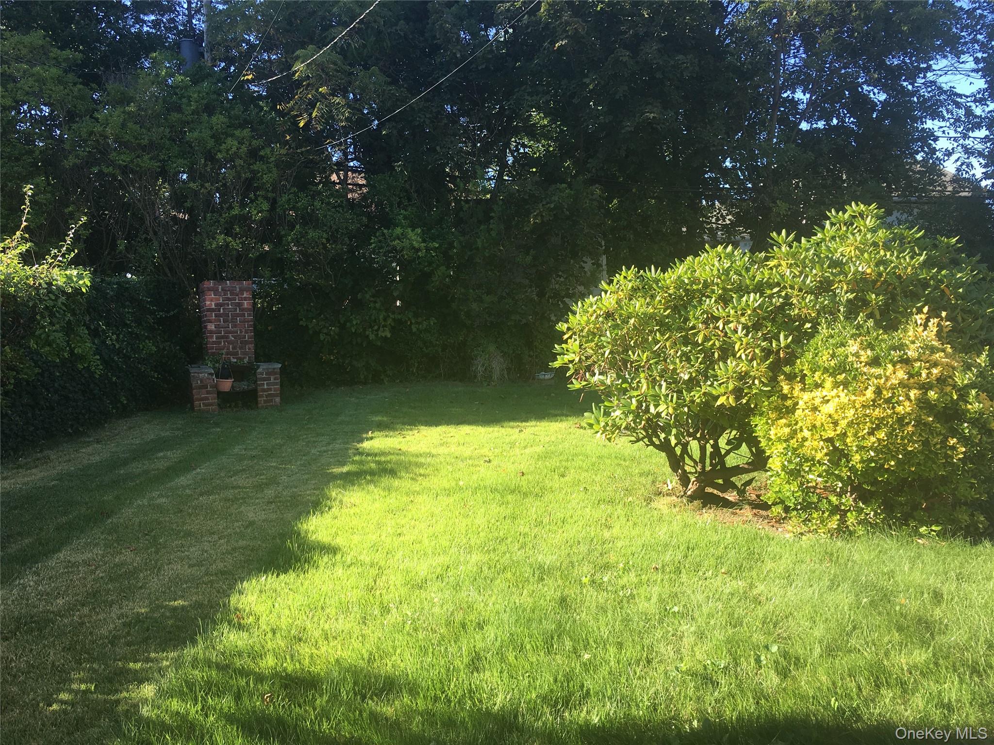 #19 photo, 318 Southwood Circle, Syosset , NY 11791