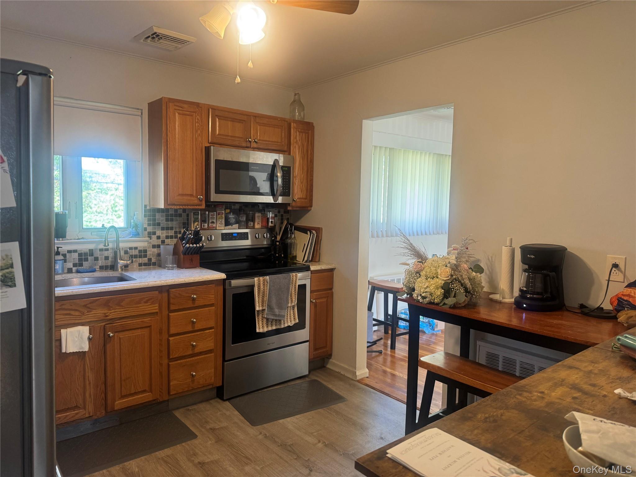 #9 photo, 318 Southwood Circle, Syosset , NY 11791