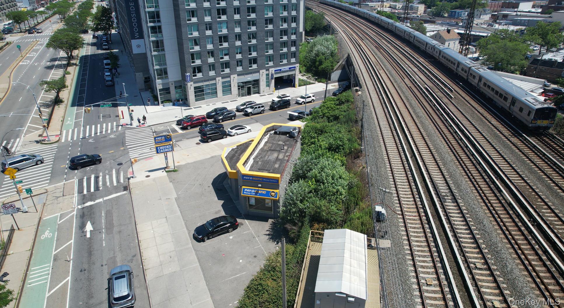 #13 photo, 68-12 Queens Boulevard, クイーンズ区 Woodside , NY 11377