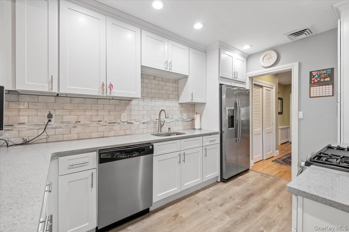 #13 photo, 1109 Round Swamp Road, 长岛 贝斯佩奇 Old Bethpage , NY 11804