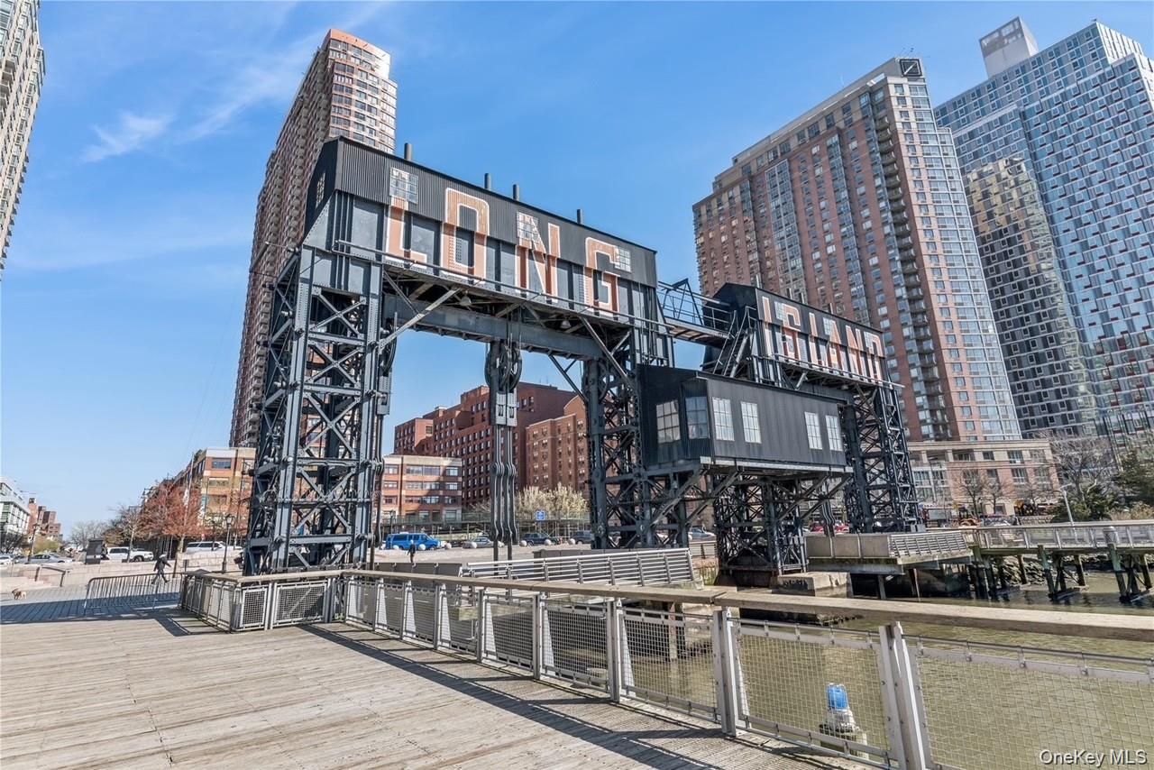 #17 photo, 4-74 48th Avenue, كوينز Long Island City , NY 11109