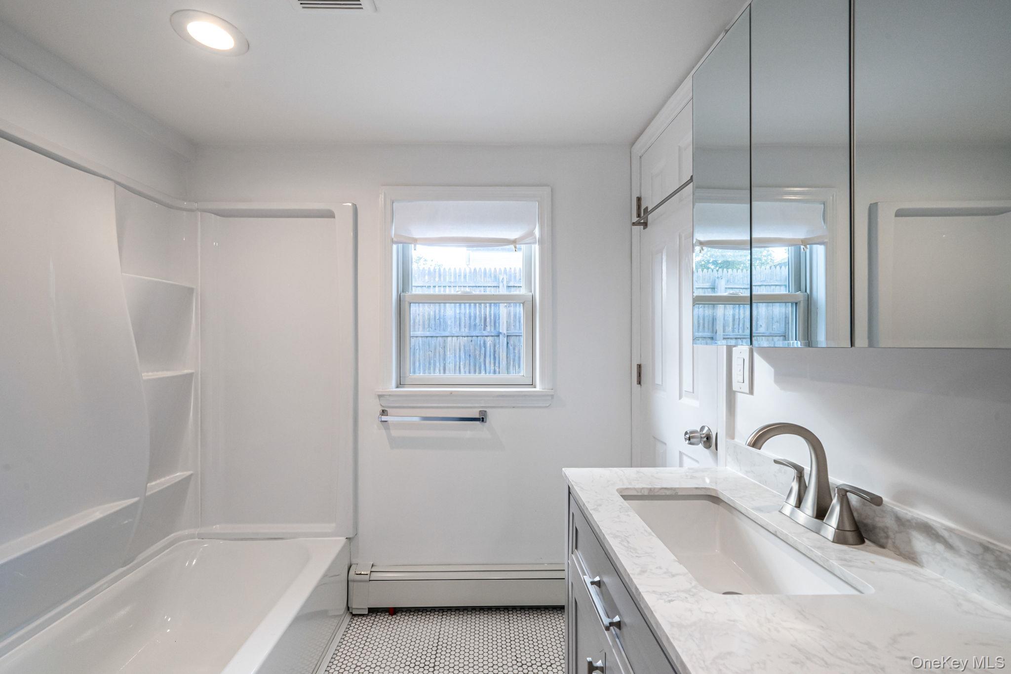 #10 photo, 56 Lake Shore Drive, サフォーク郡 Patchogue , NY 11772