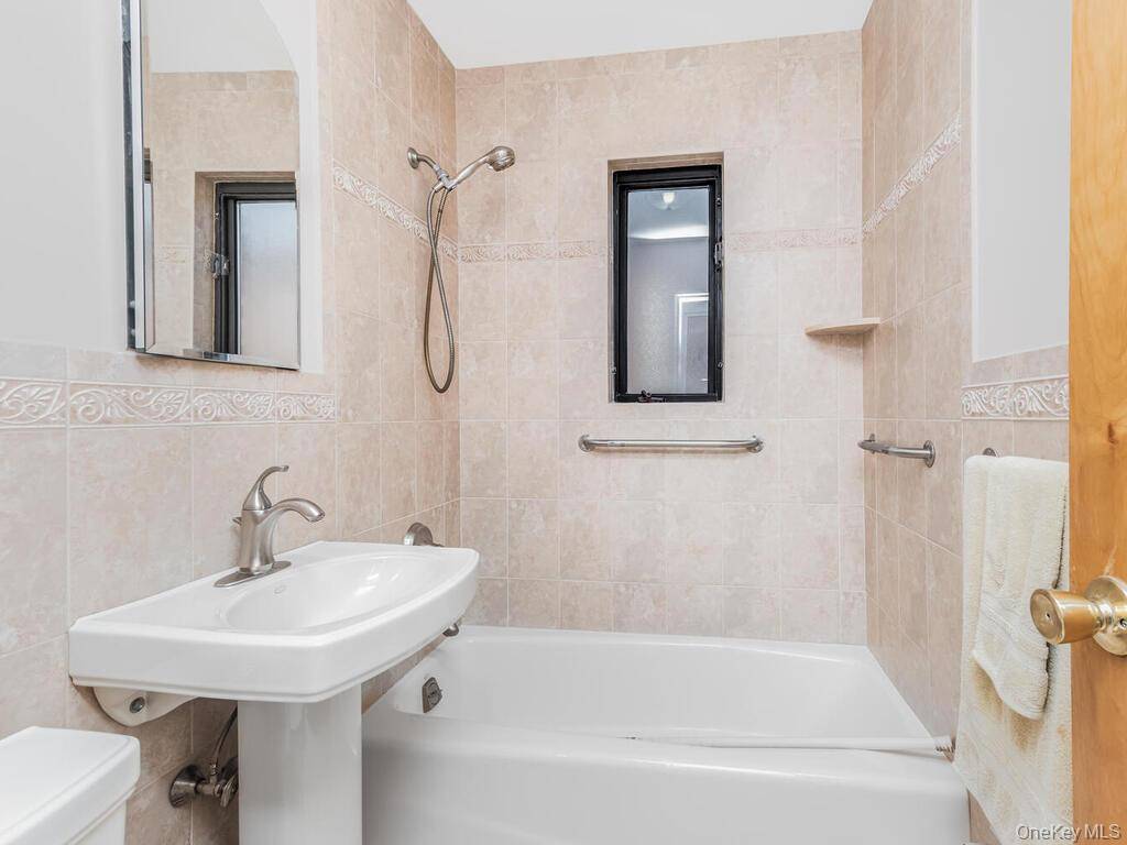 #15 photo, 1863 Williamsbridge Rd, ブロンクス区 Morris Park , NY 10461