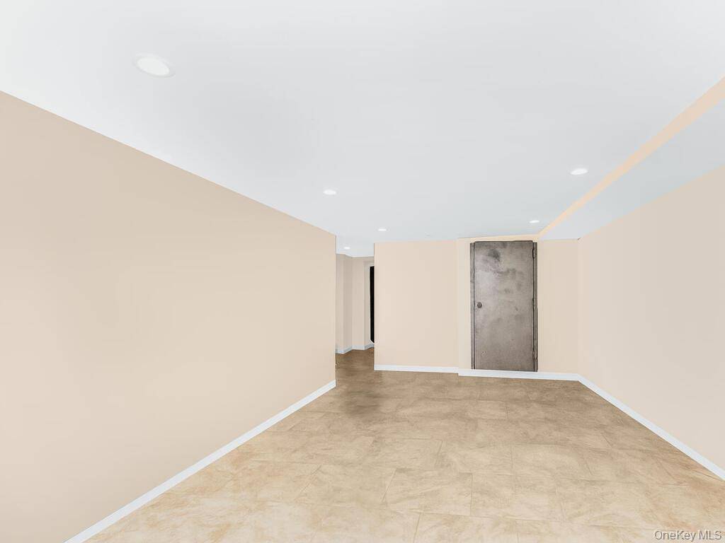 #11 photo, 1283 E 223rd Street, ブロンクス区 Edenwald , NY 10466